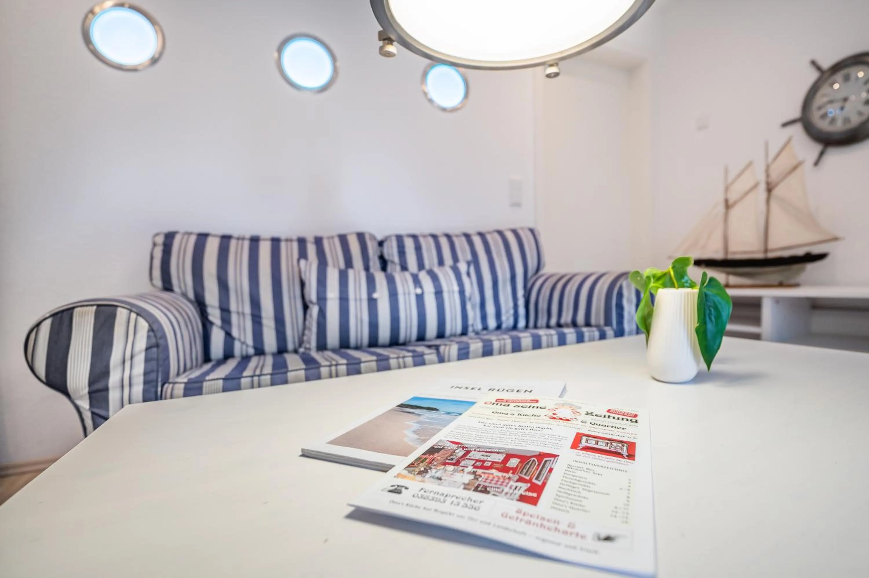 Living room, Bed in Oma's Küche & Quartier