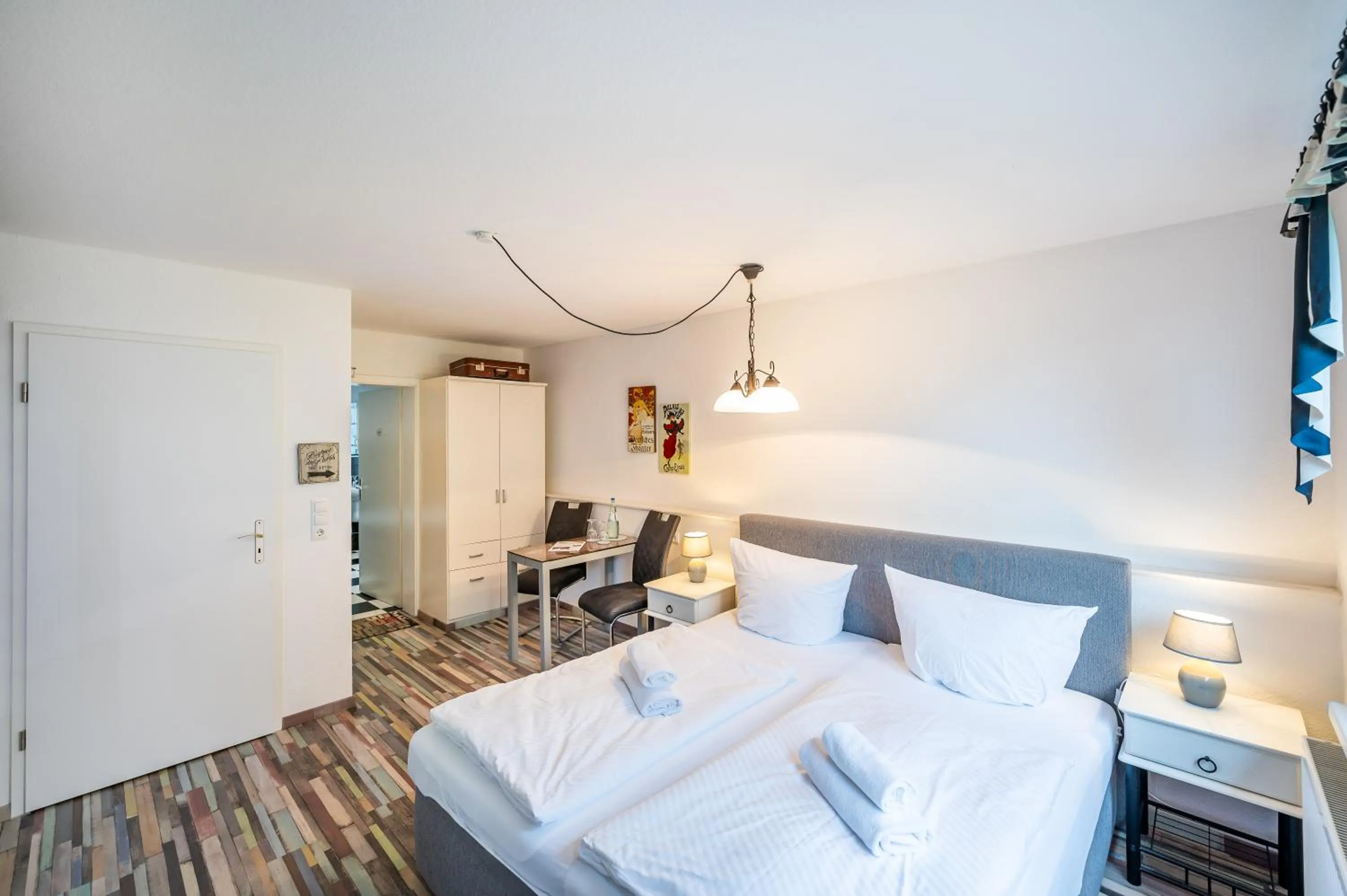 Photo of the whole room, Bed in Oma's Küche & Quartier