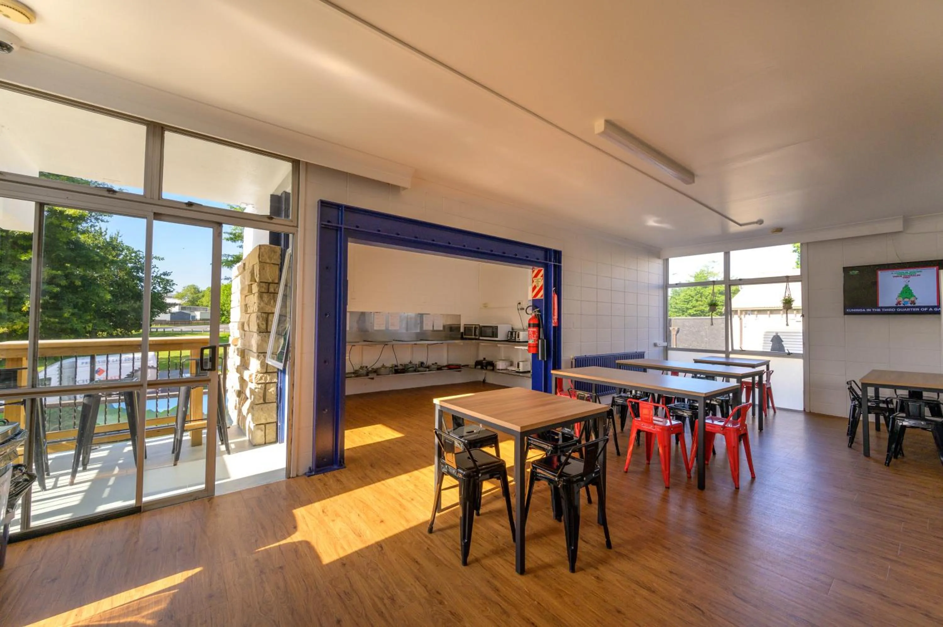 Communal kitchen in Urban Lounge Sleepery, SureStay Collection by BW