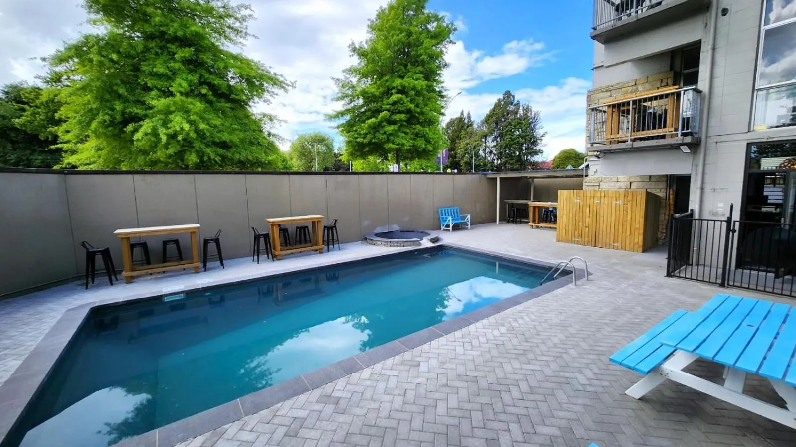 Swimming pool in Urban Lounge Sleepery, SureStay Collection by BW