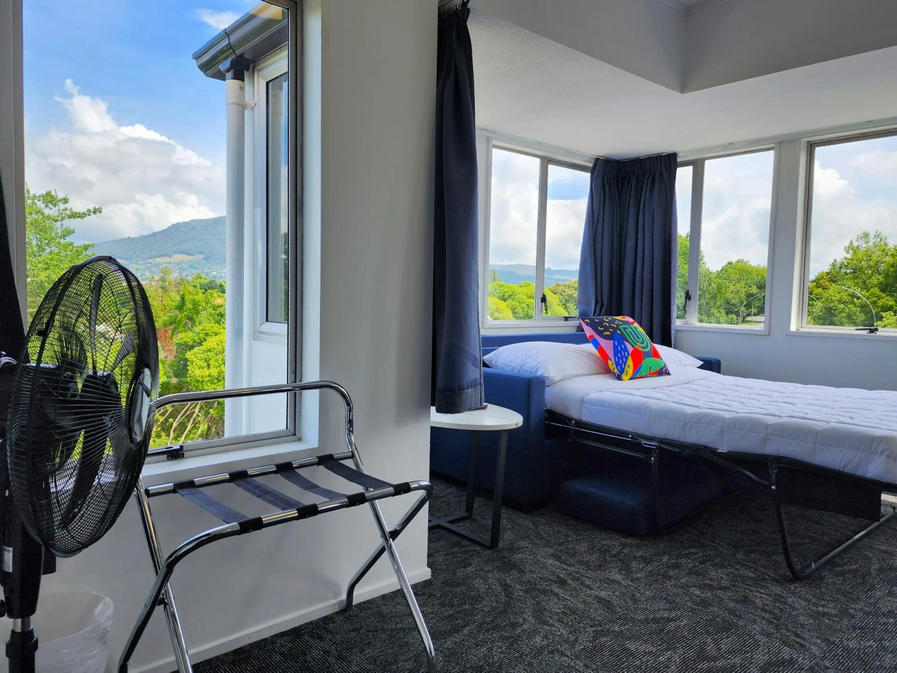 Photo of the whole room, Bed in Urban Lounge Sleepery, SureStay Collection by BW