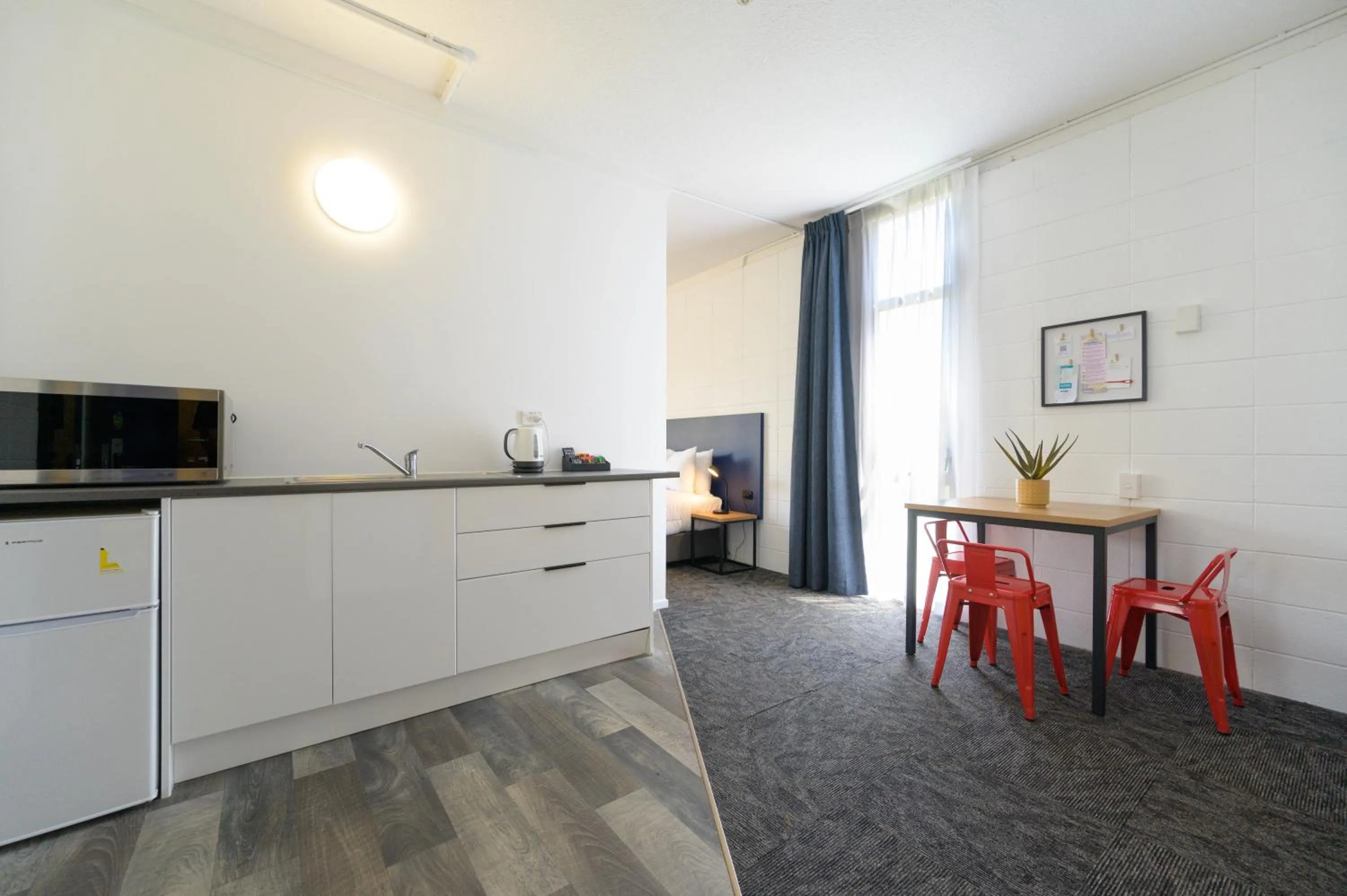 Kitchen or kitchenette in Urban Lounge Sleepery, SureStay Collection by BW