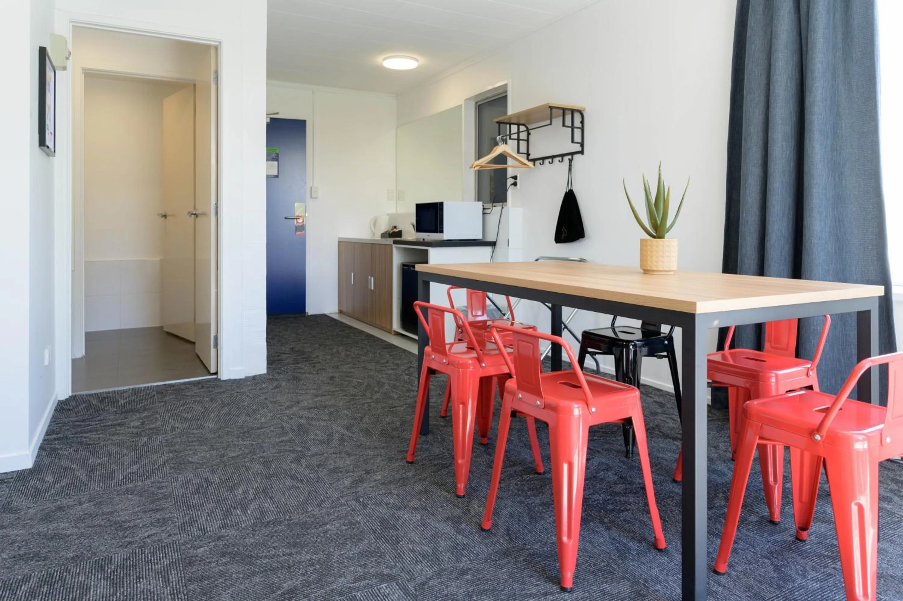 Kitchen or kitchenette in Urban Lounge Sleepery, SureStay Collection by BW