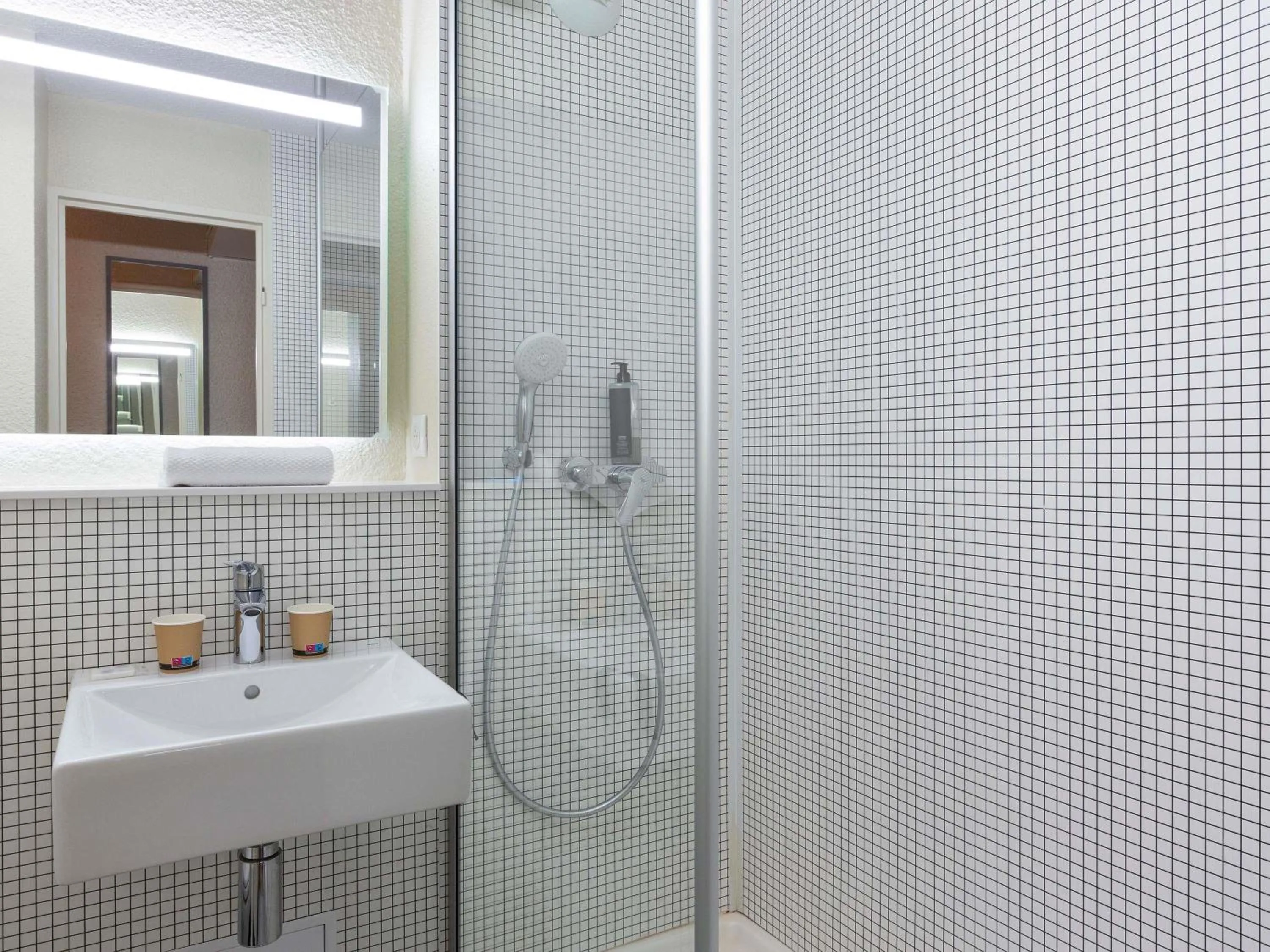 Bedroom in ibis budget Antony Massy rénové 2024