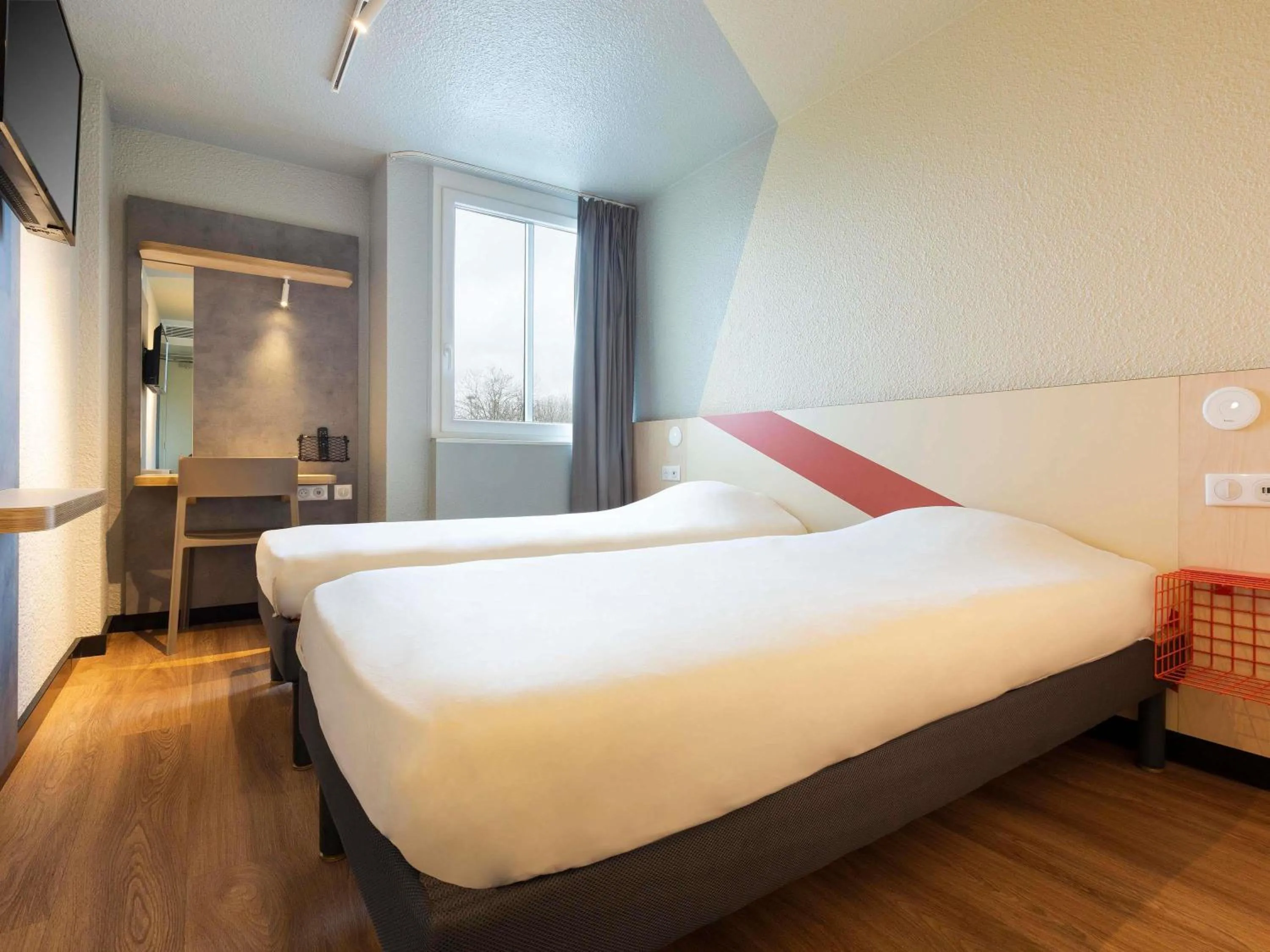 Bedroom, Bed in ibis budget Antony Massy rénové 2024