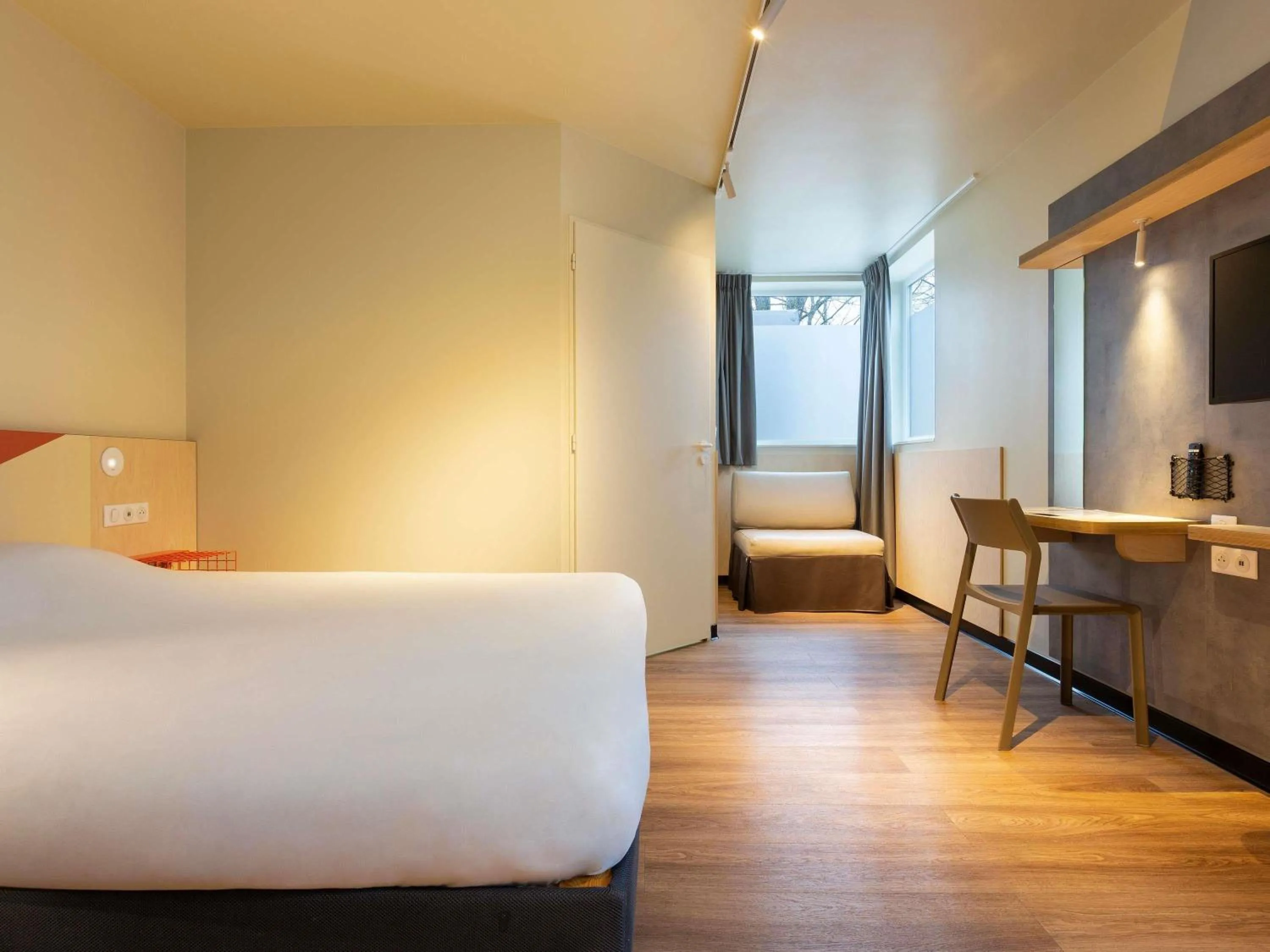 Bedroom, Bed in ibis budget Antony Massy rénové 2024