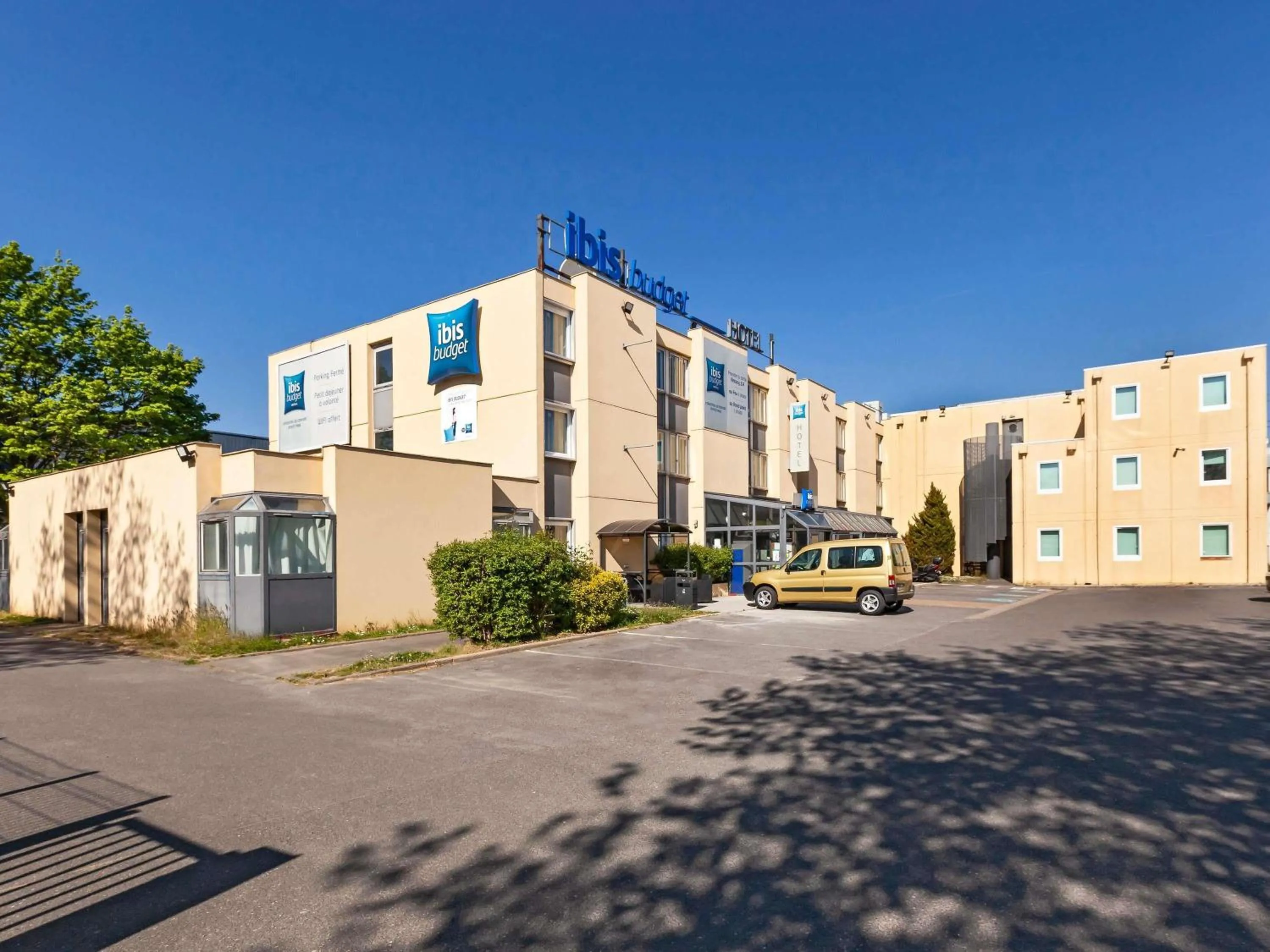 Property building in ibis budget Antony Massy rénové 2024