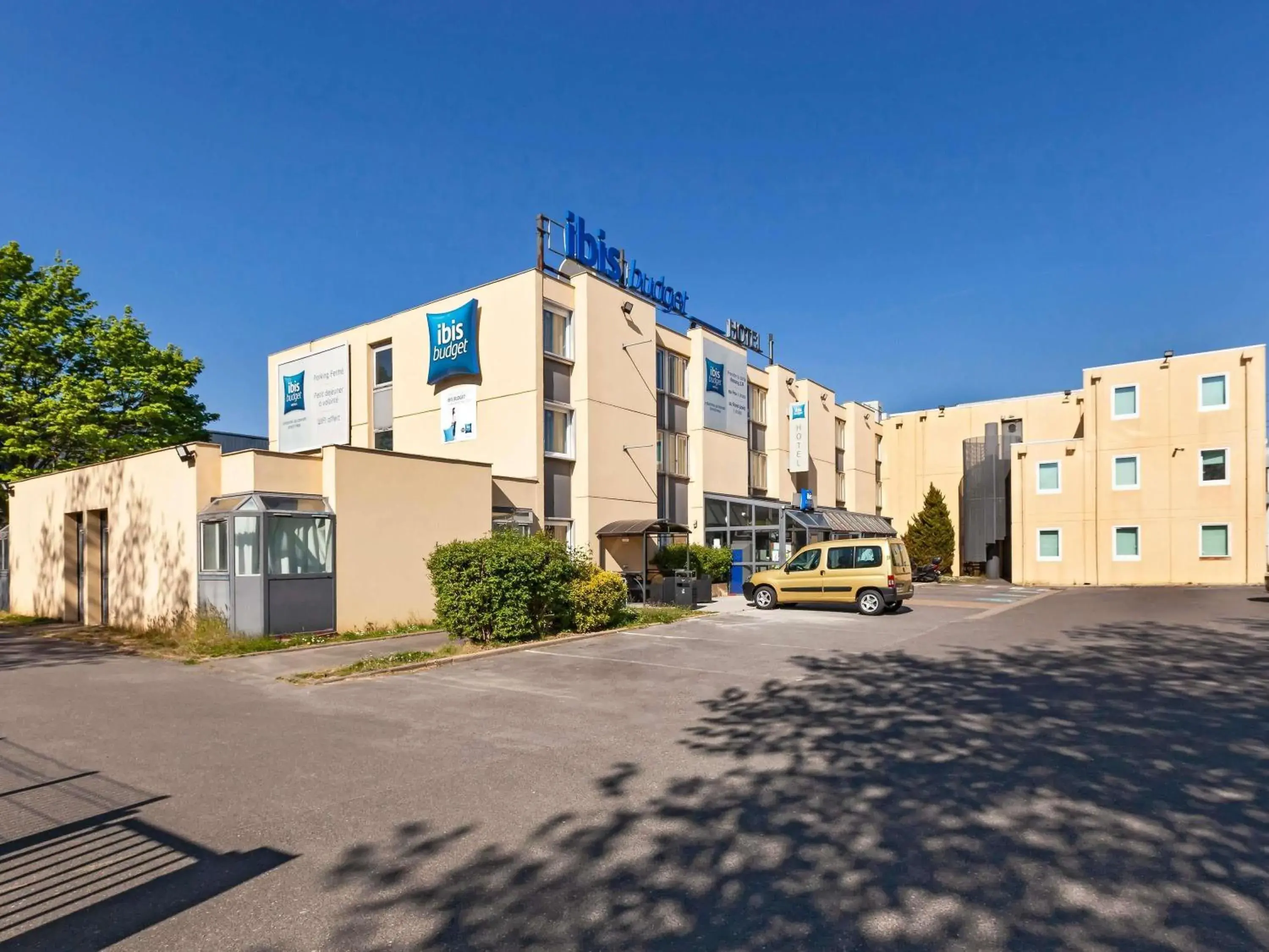 Property building in ibis budget Antony Massy rénové 2024 Property building in ibis budget Antony Massy rénové 2024