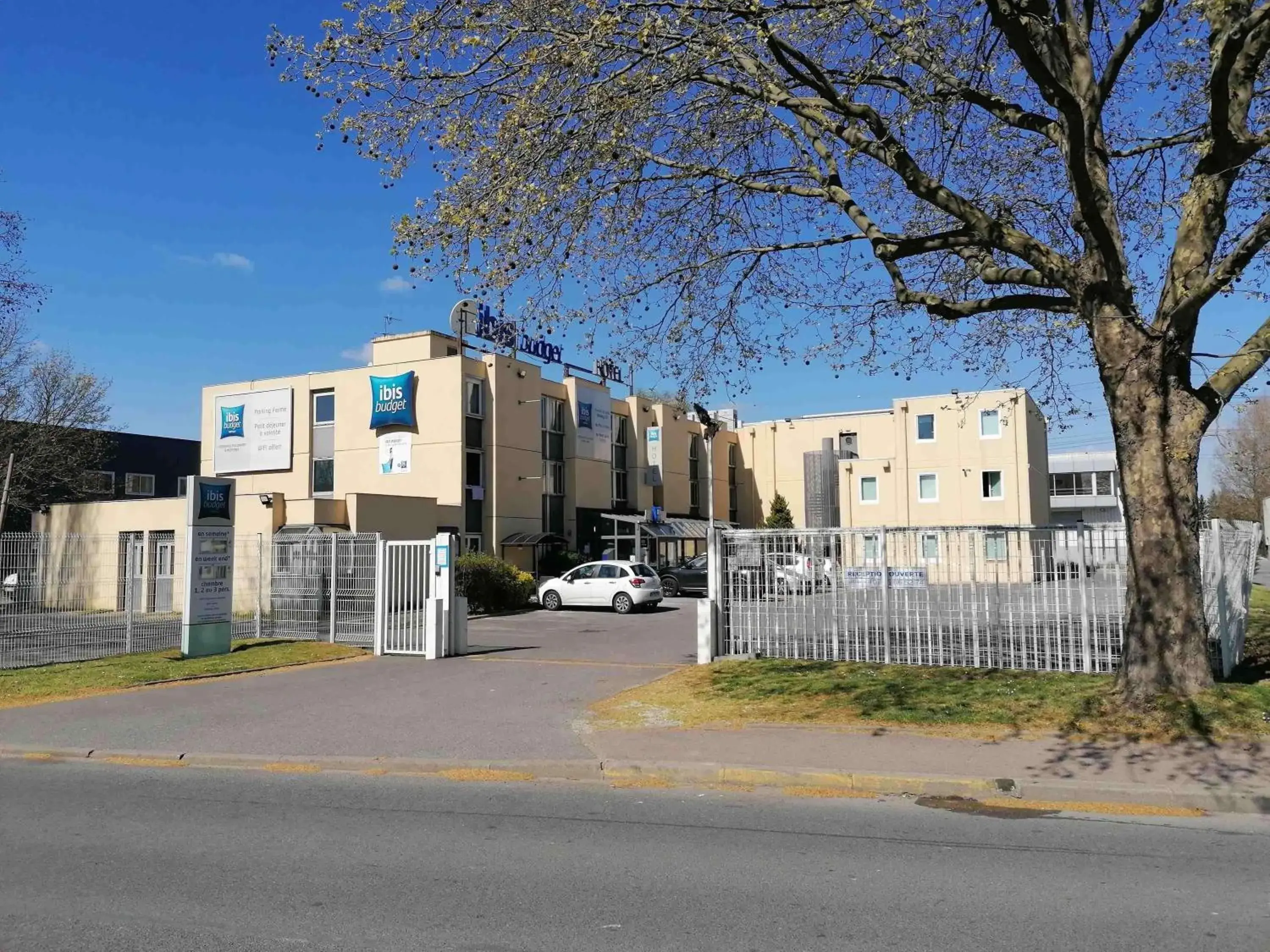 Property building in ibis budget Antony Massy rénové 2024 Property building in ibis budget Antony Massy rénové 2024