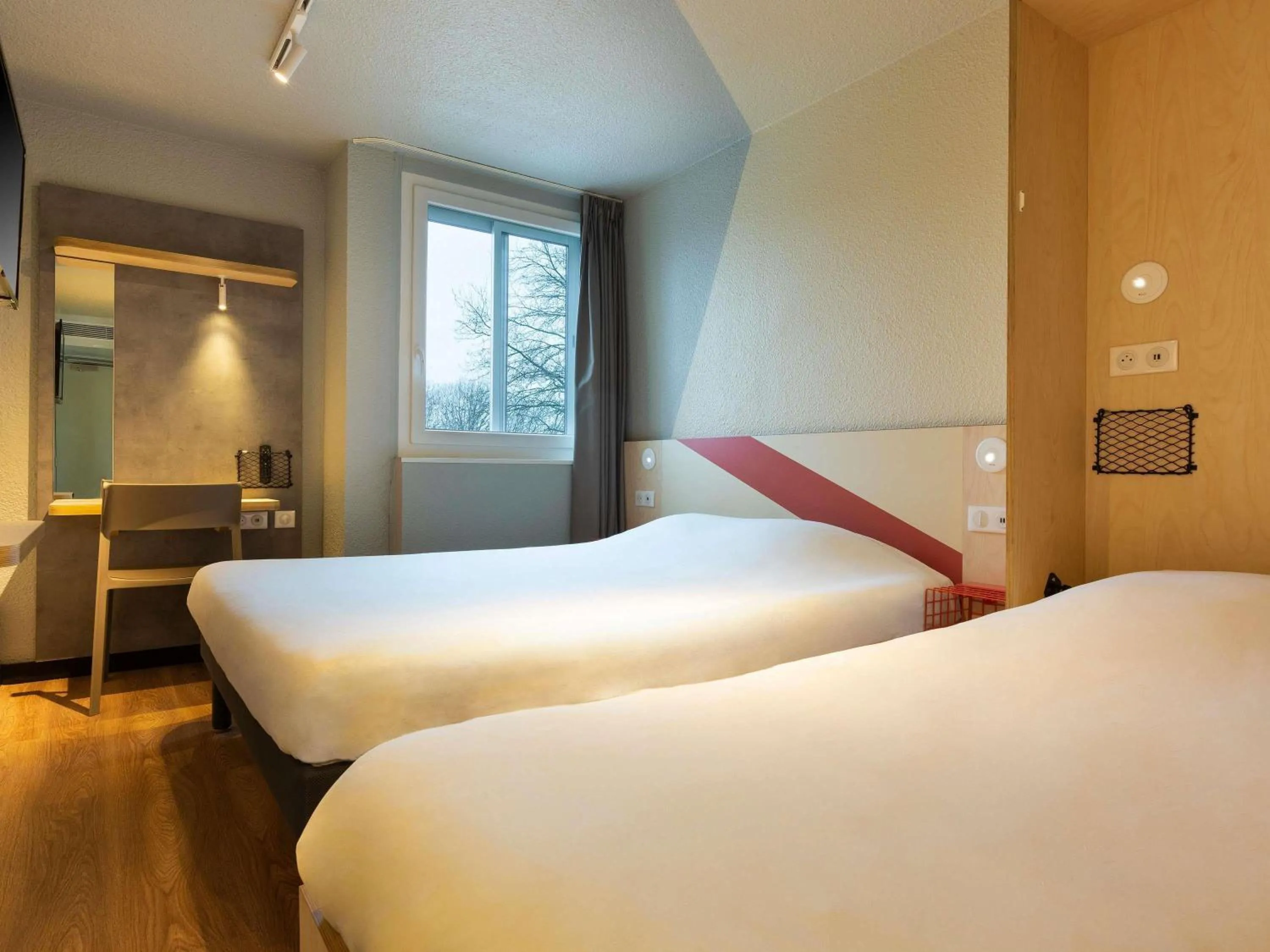 Bedroom, Bed in ibis budget Antony Massy rénové 2024