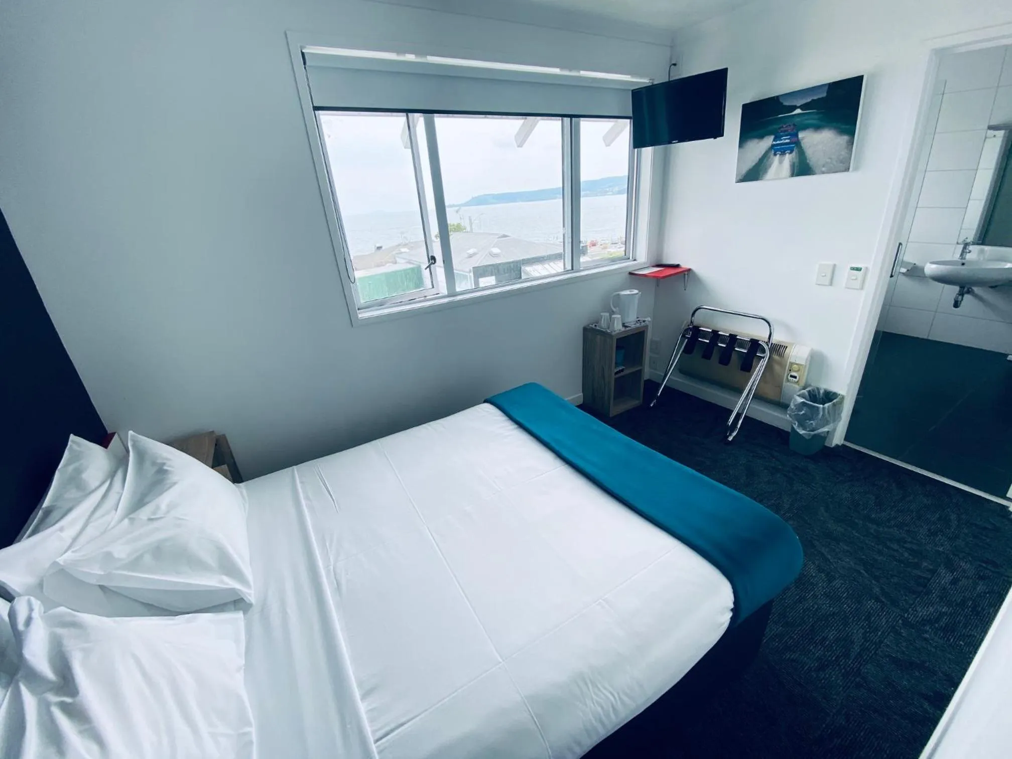 Bed in Based by the Lake