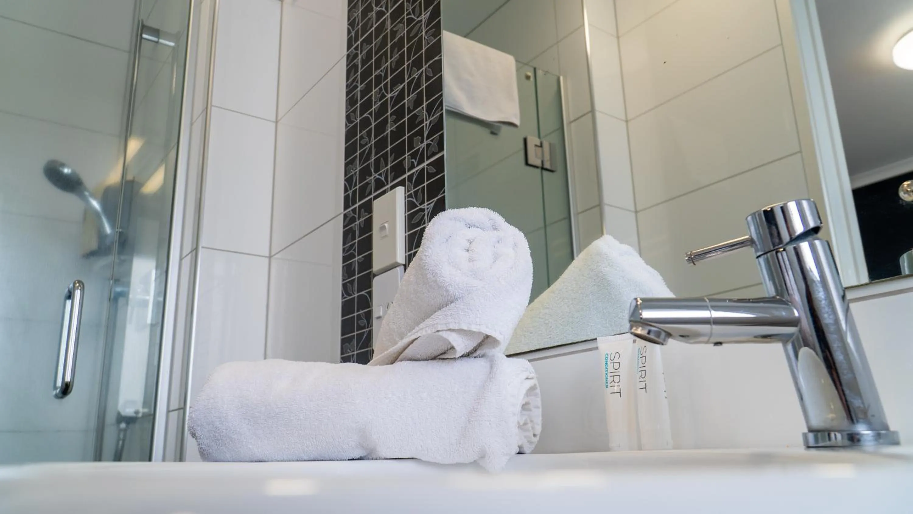 Bed in Based by the Lake