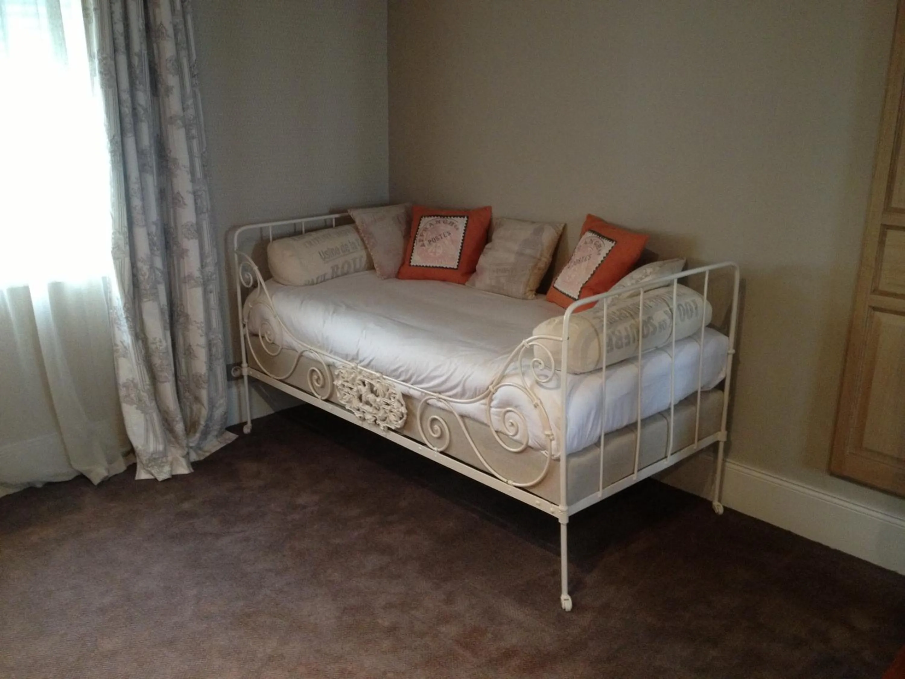 Decorative detail, Bed in Logis Hotel Restaurant Le Cheval Blanc