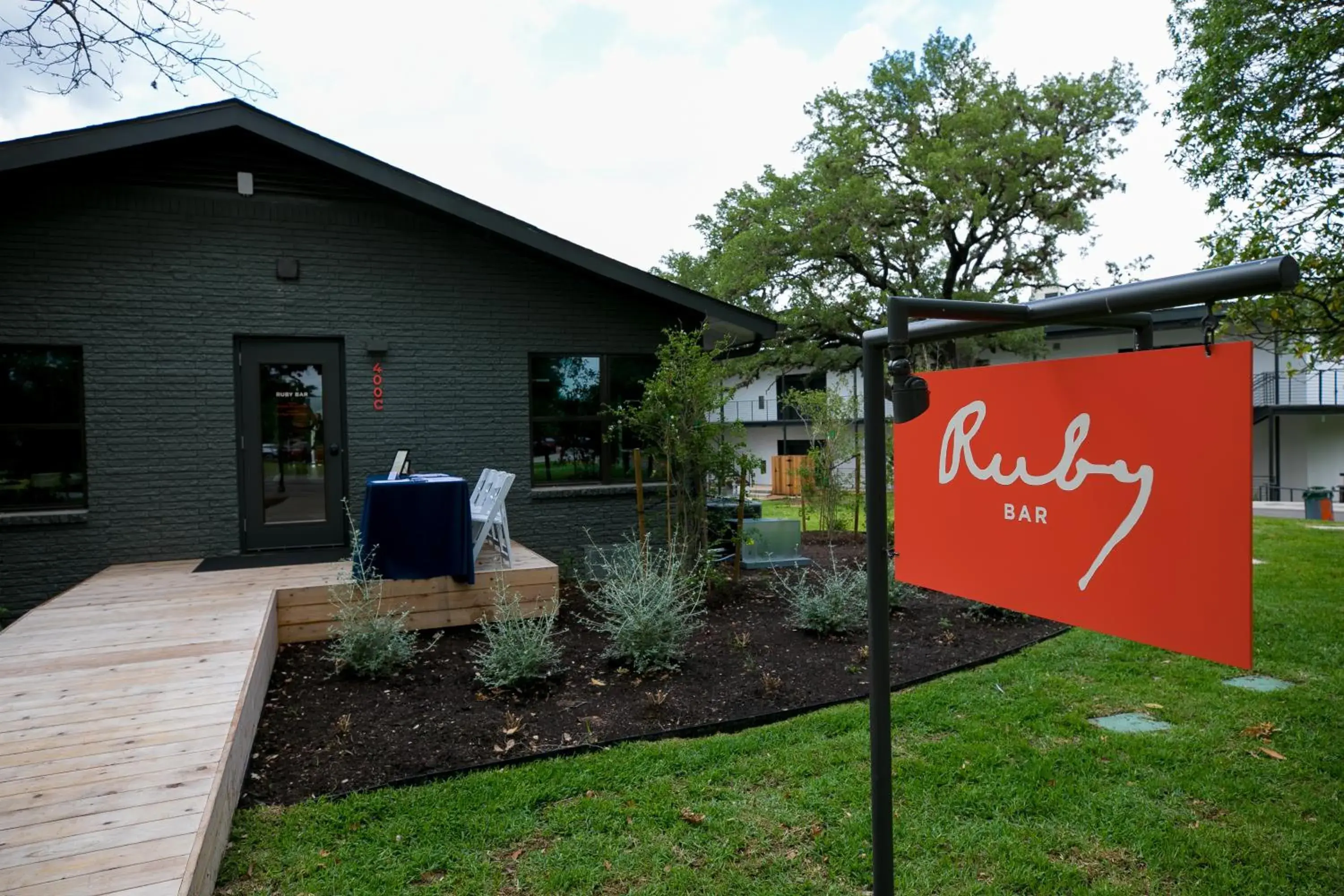 Lounge or bar in The Ruby Hotel Lounge or bar in The Ruby Hotel