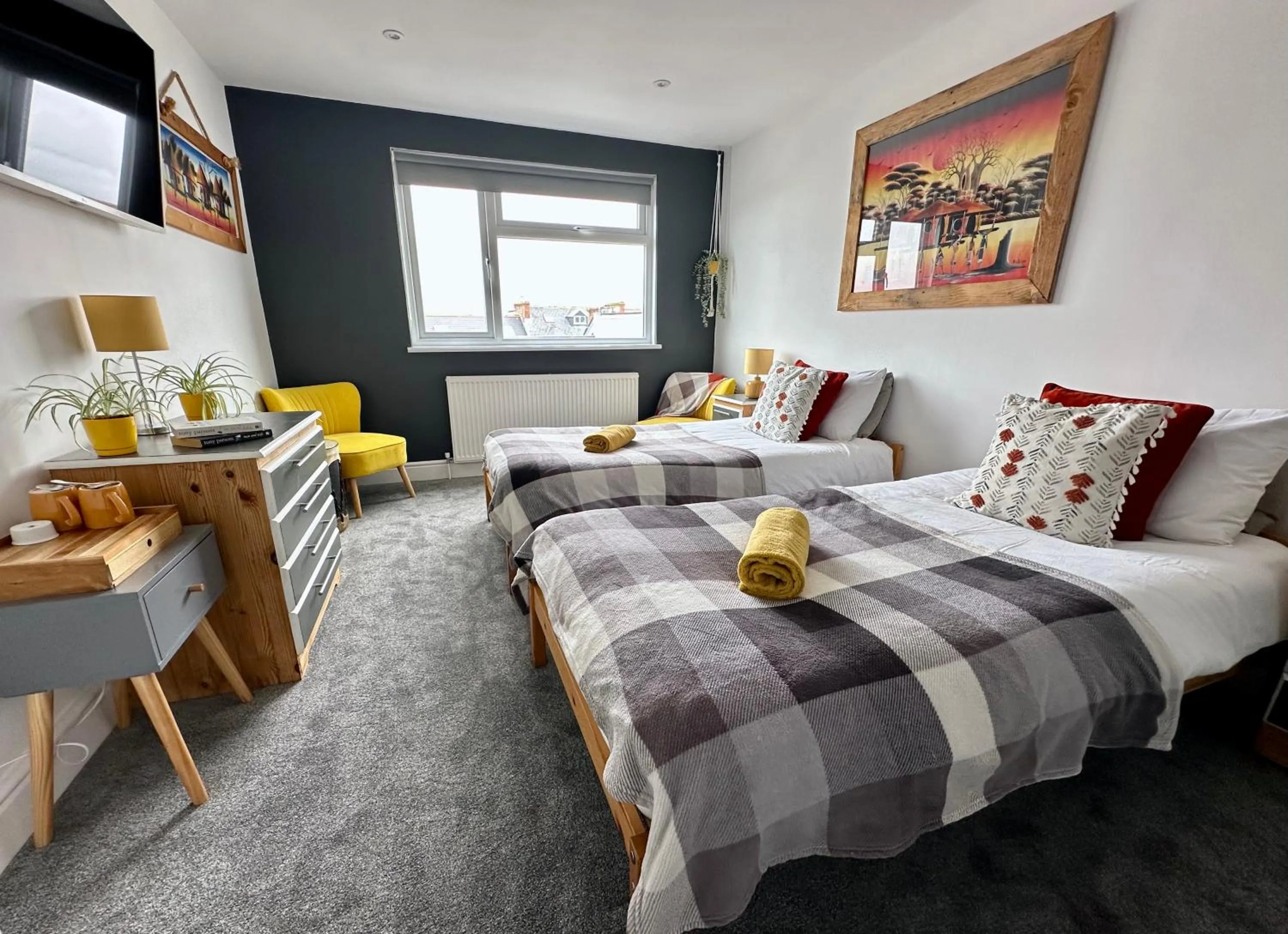 Bed in Breakers Guest House