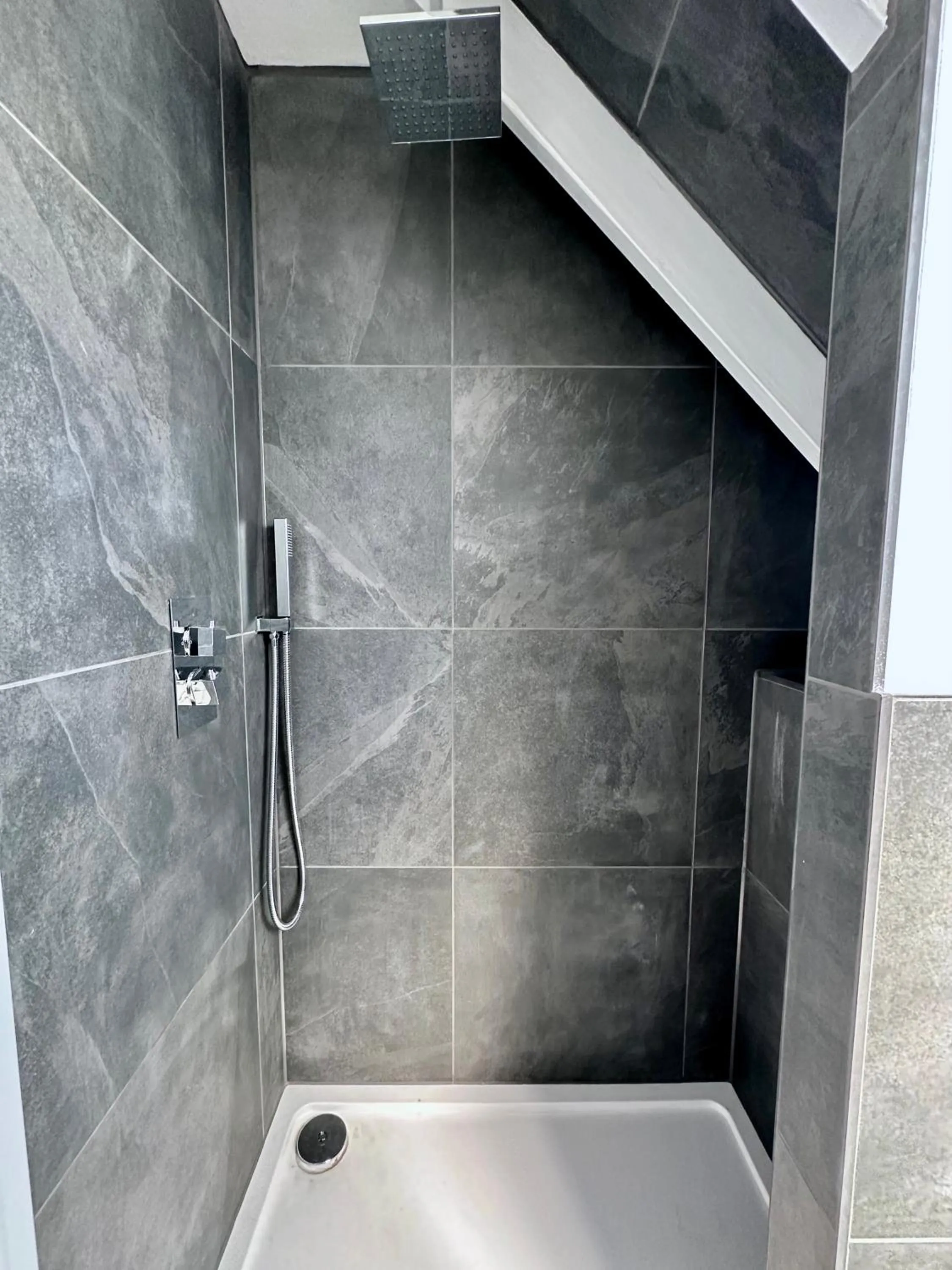 Shower in Breakers Guest House