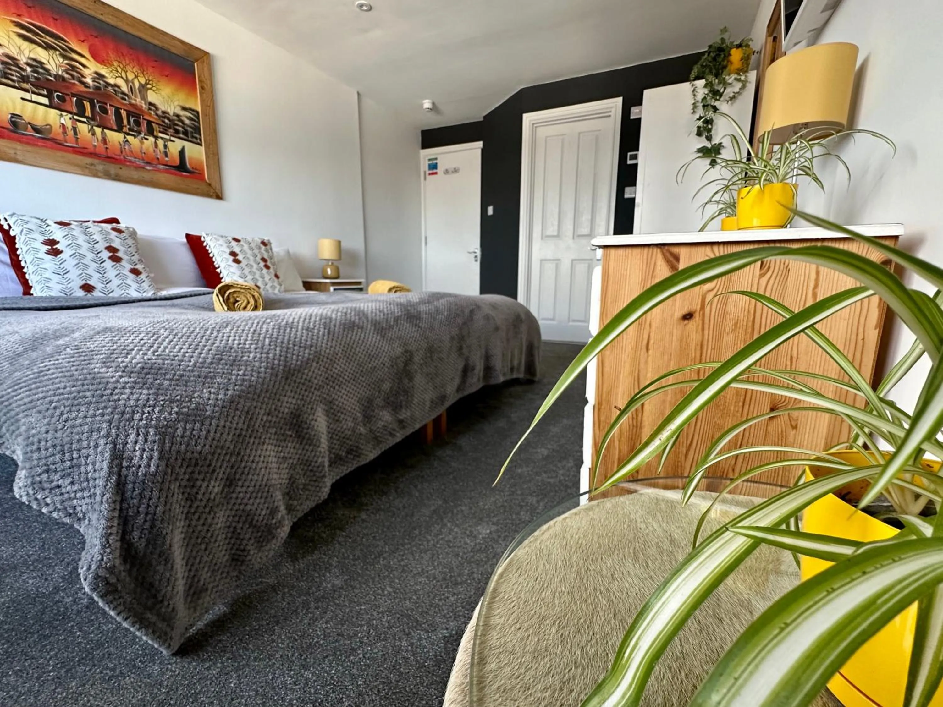 Bedroom, Bed in Breakers Guest House