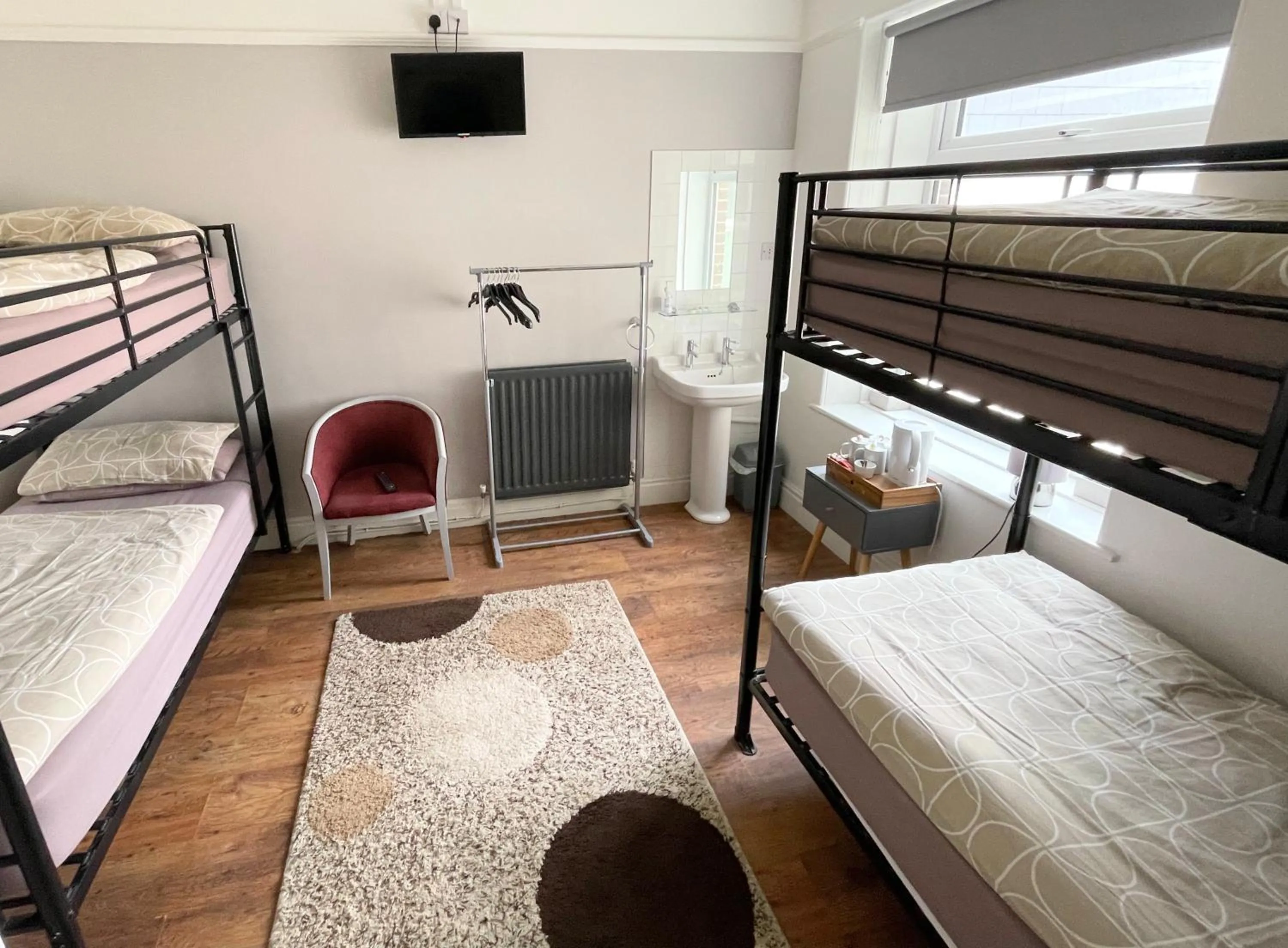 Bathroom, Bed in Breakers Guest House