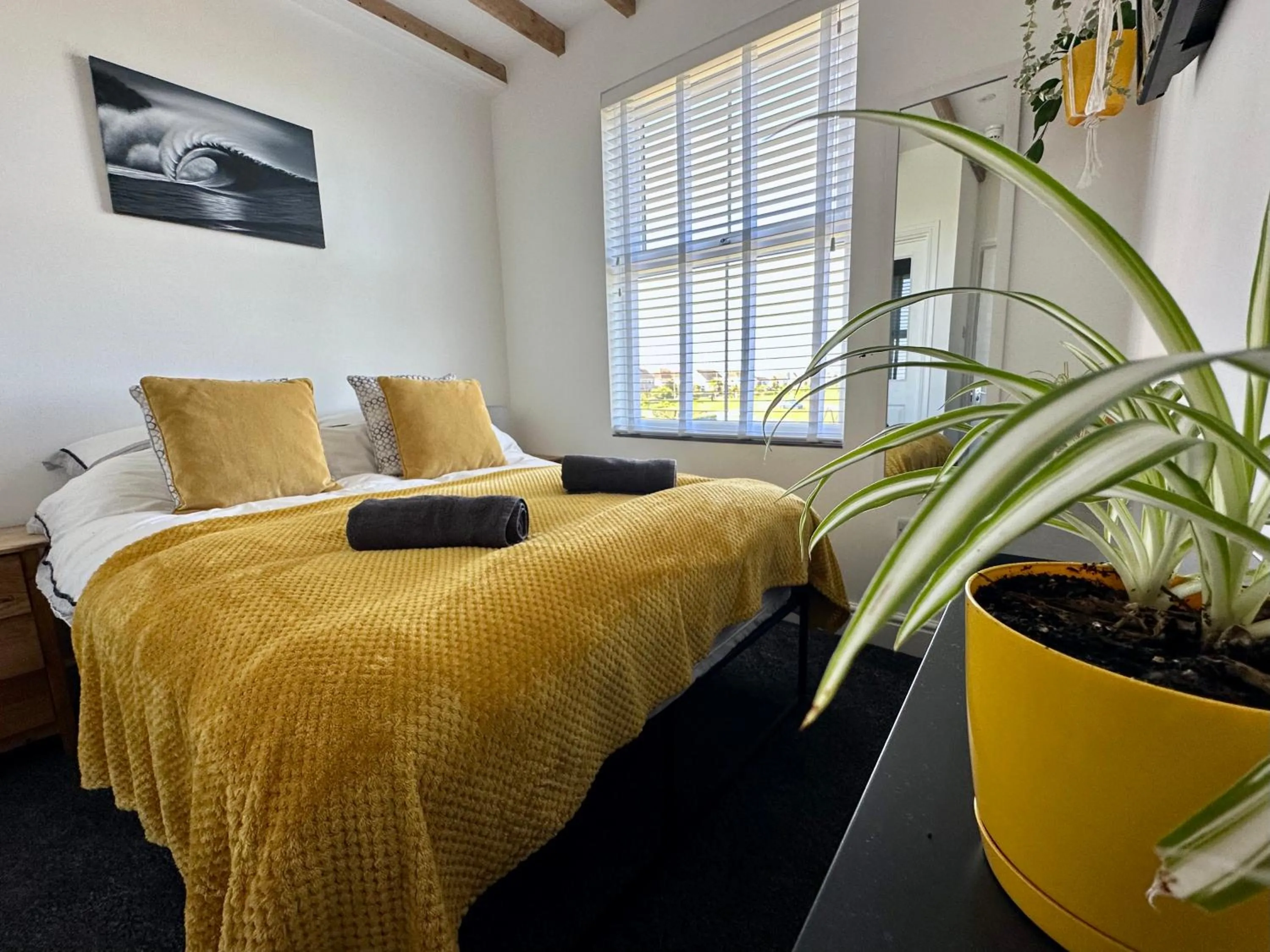 Bed in Breakers Guest House