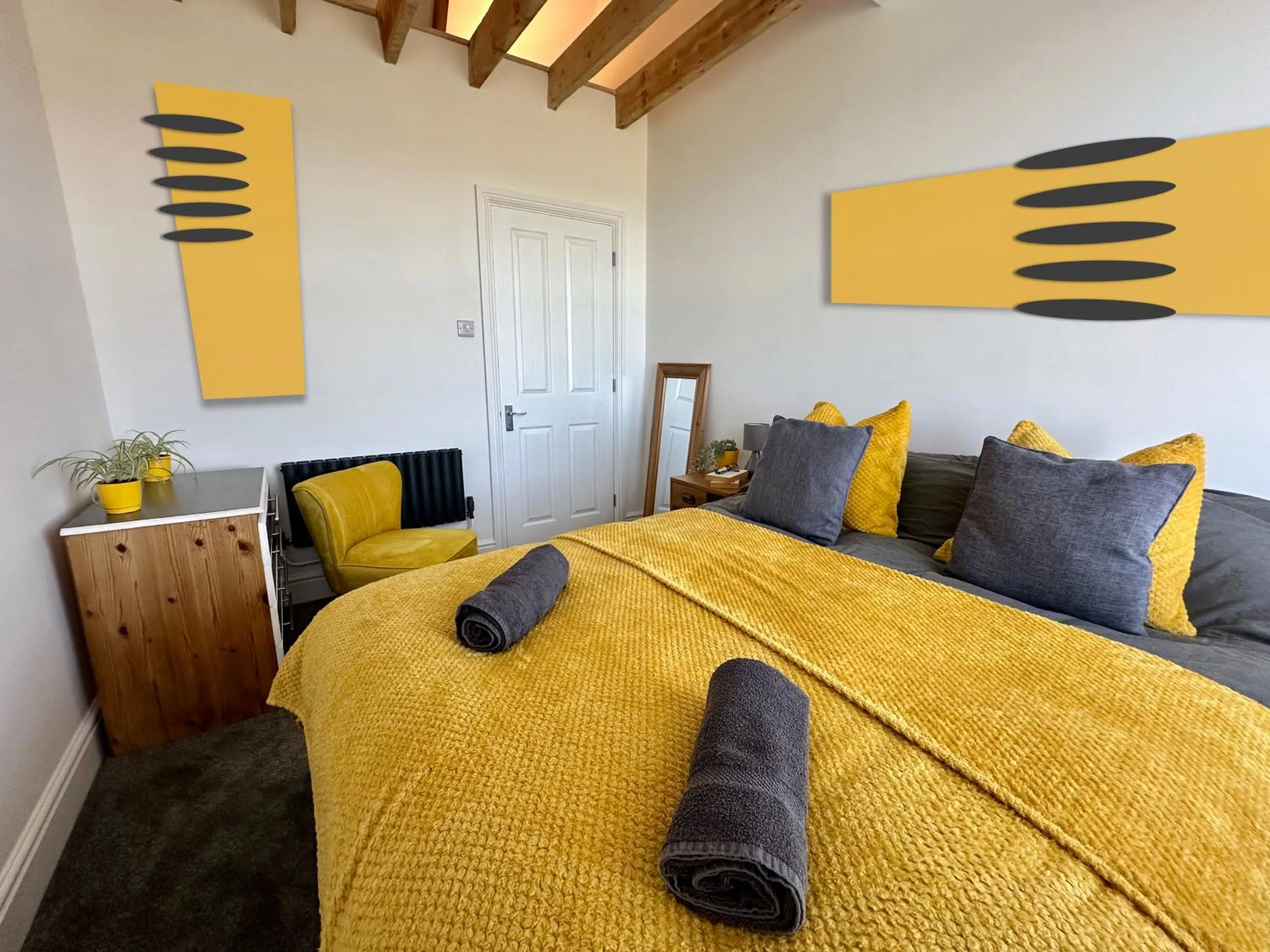 Bedroom, Bed in Breakers Guest House