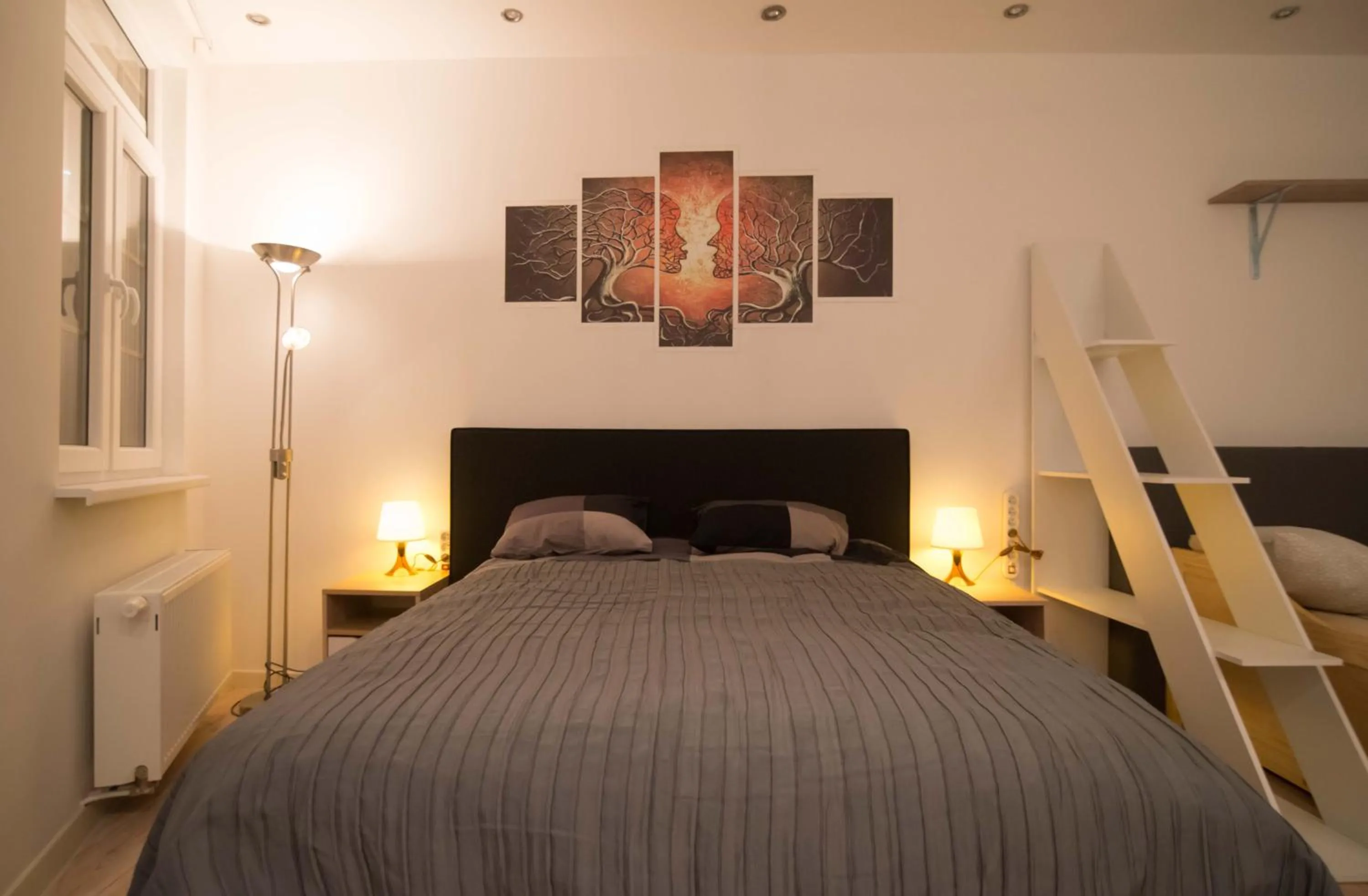 Bed in full 4 floors house at the center