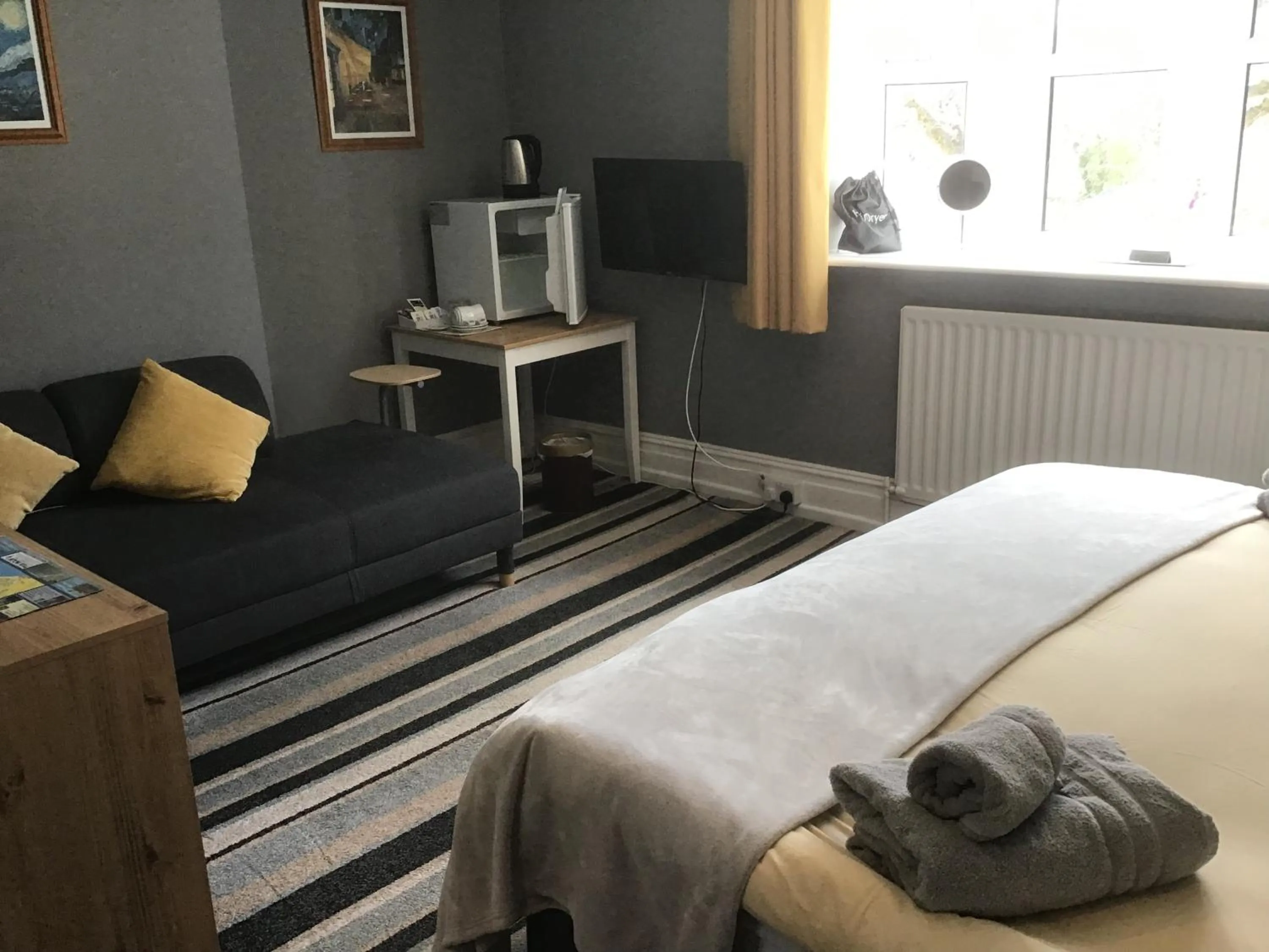 Bedroom, Bed in Torwood House