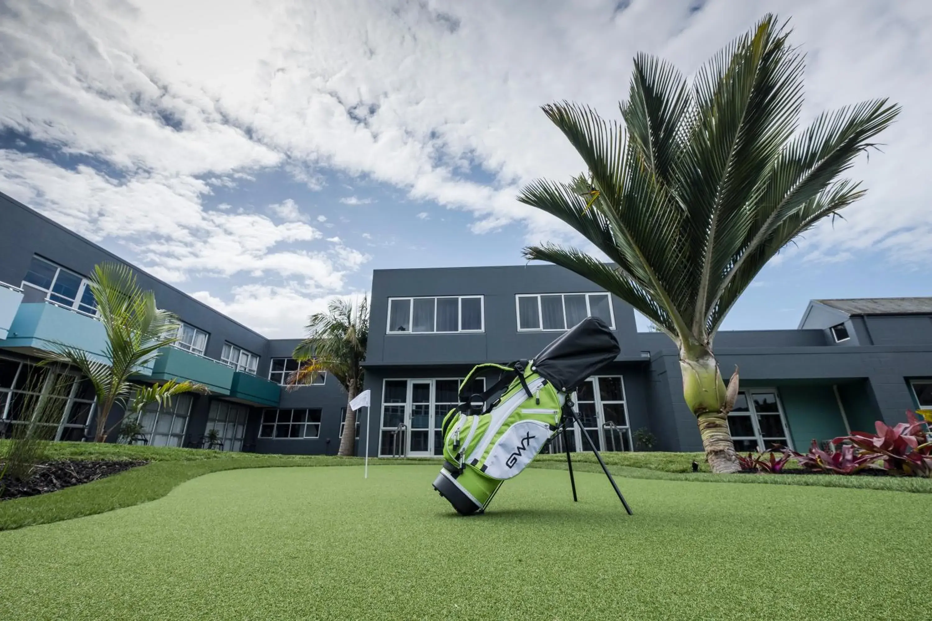 Minigolf, Property Building in Naumi Auckland Airport Hotel