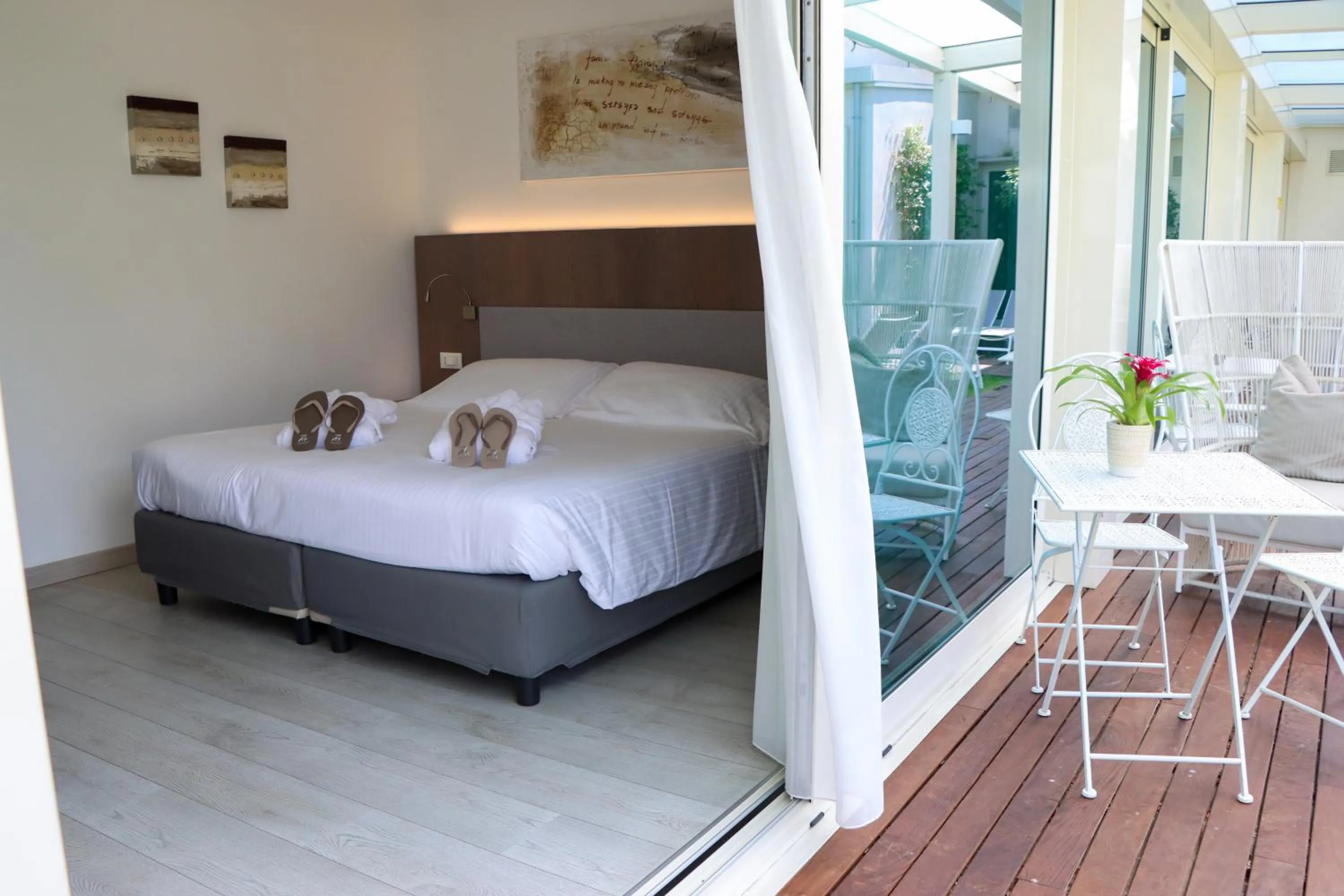 View (from property/room), Bed in Seven Park Hotel Lake Como - Adults Only