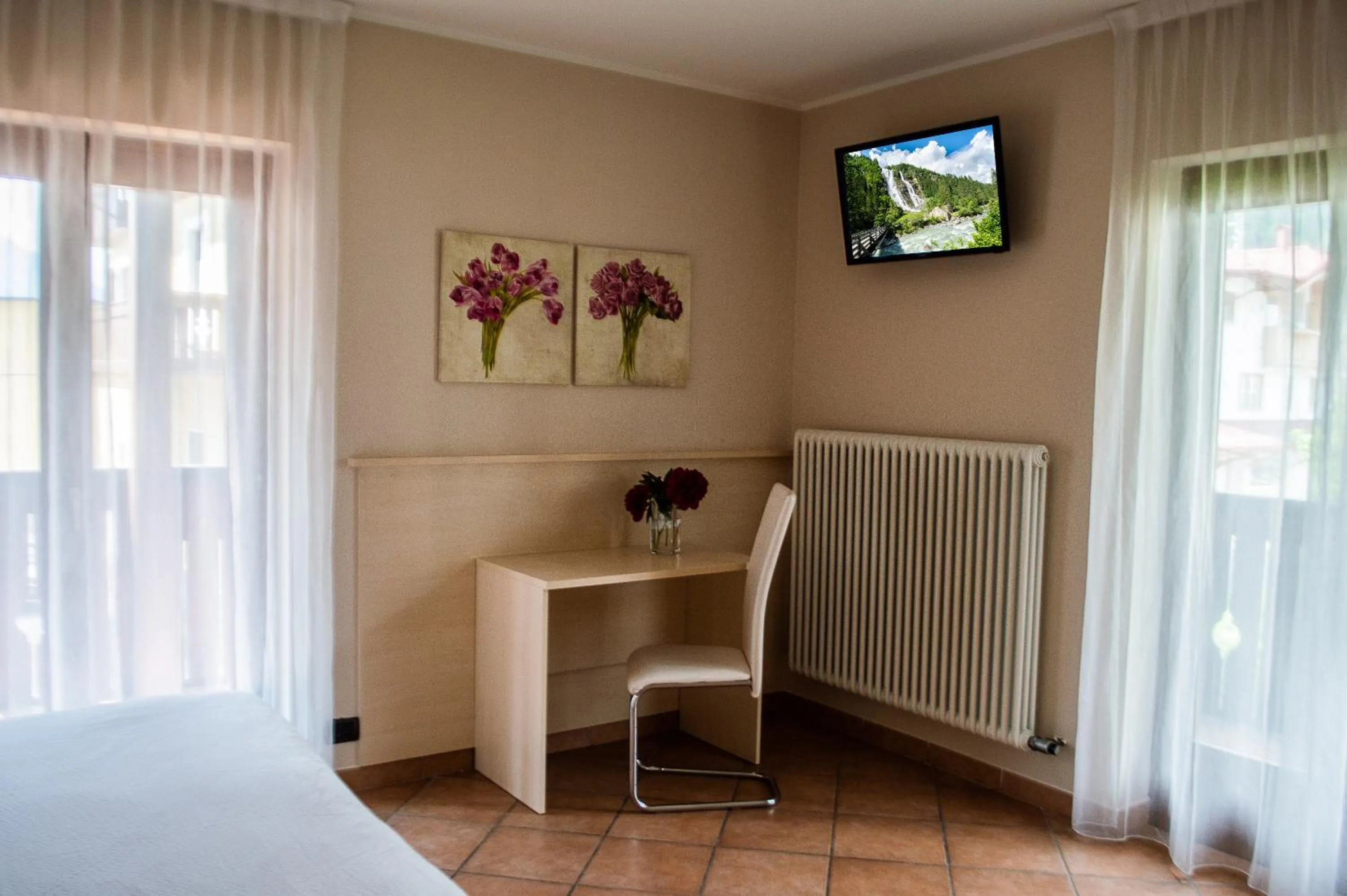 Seating area, Bed in Villa Lucin