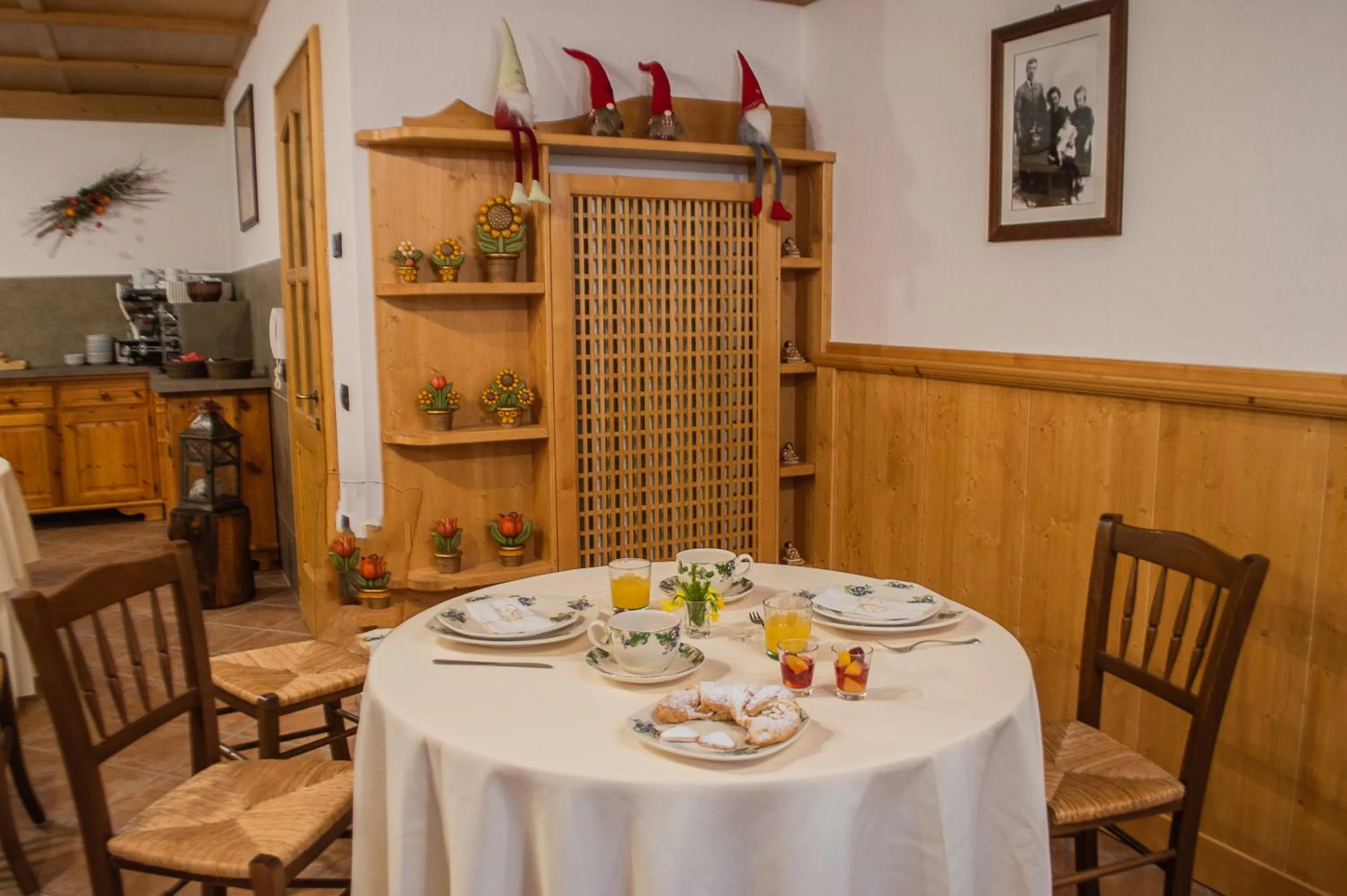 Restaurant/places to eat in Villa Lucin