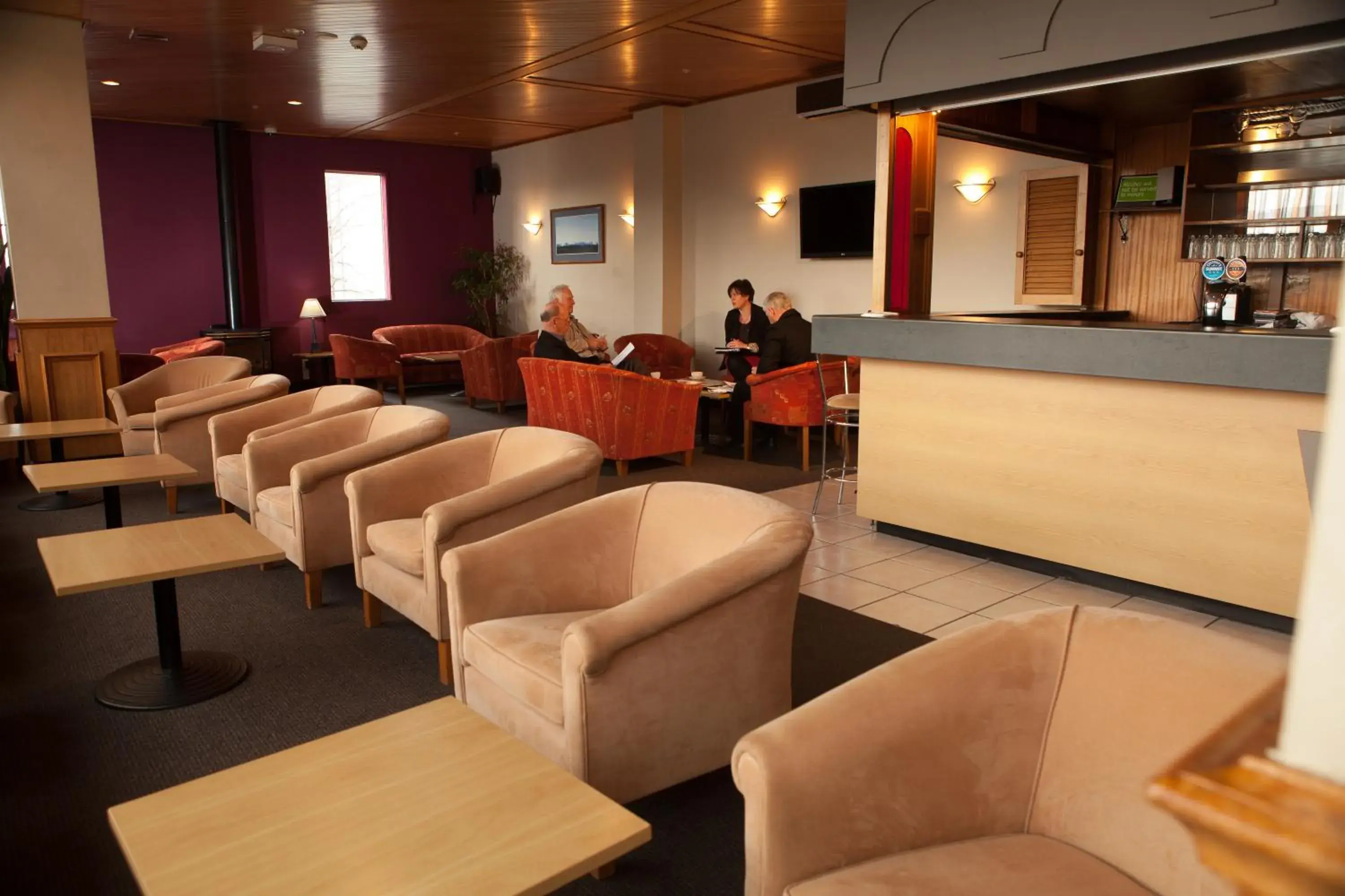 Lounge or bar in Kingsgate Hotel Dunedin Lounge or bar in Kingsgate Hotel Dunedin