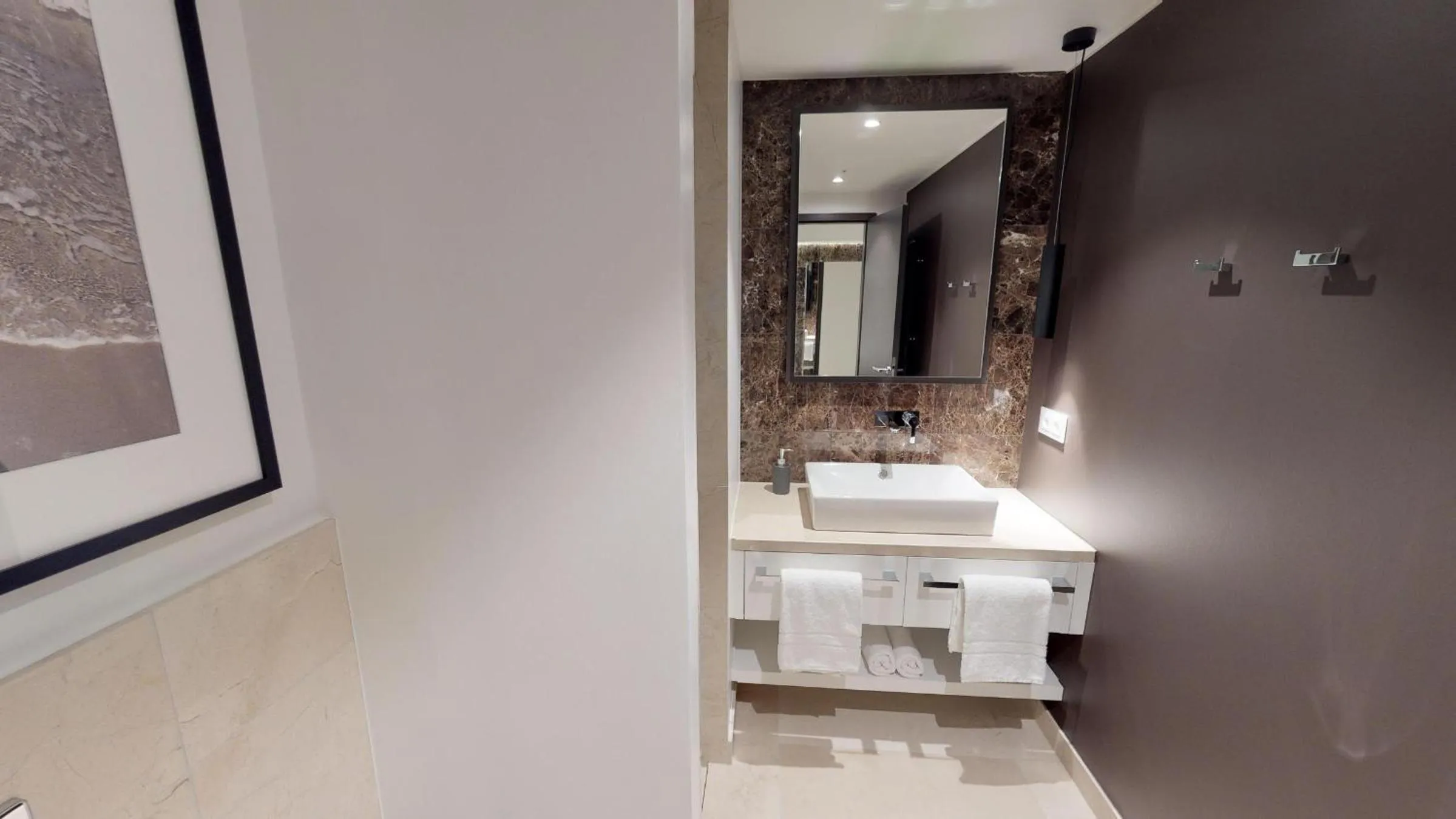 Bathroom in White Pearl Apartment 1.10