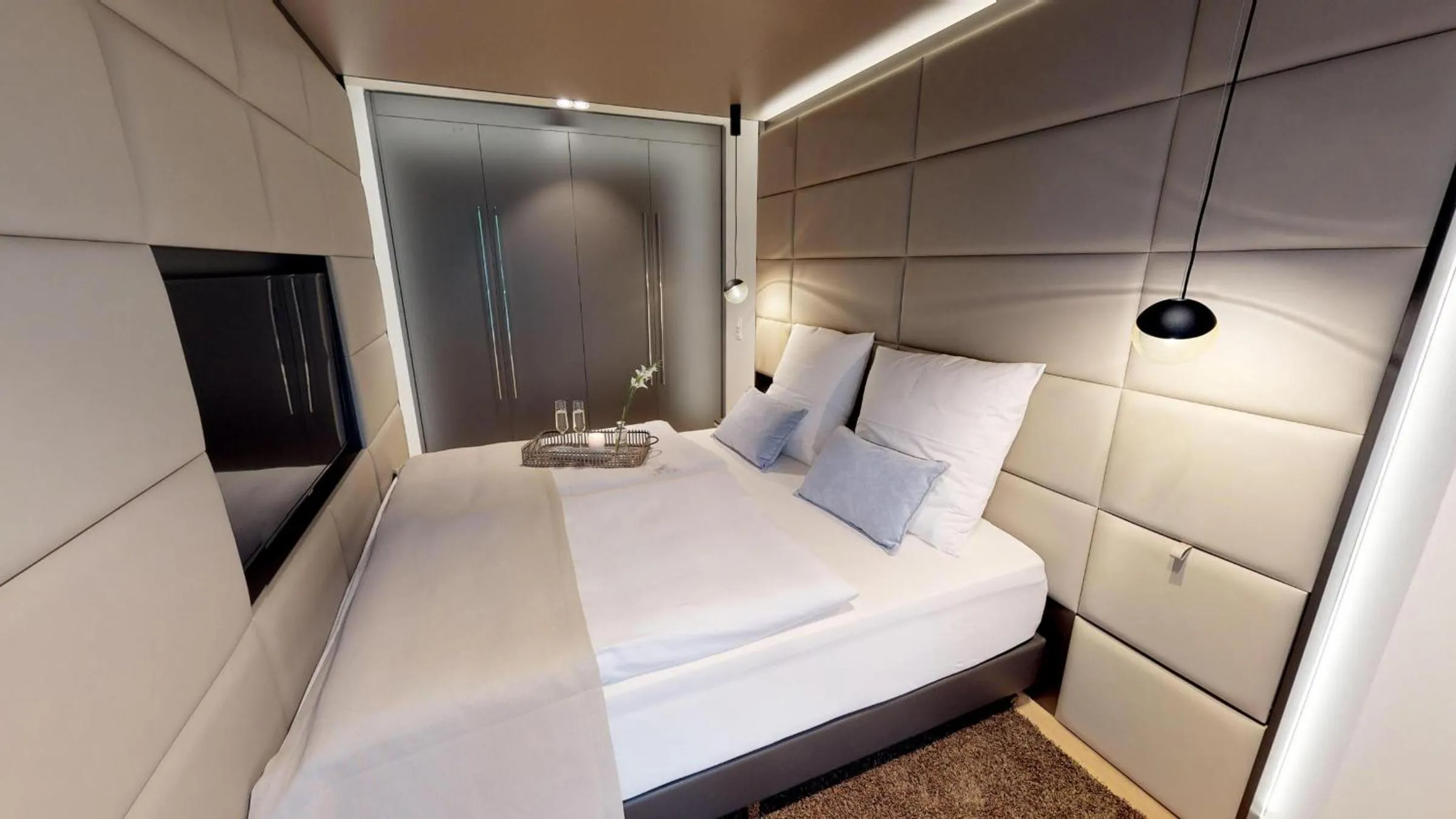 Bedroom, Bed in White Pearl Apartment 1.10