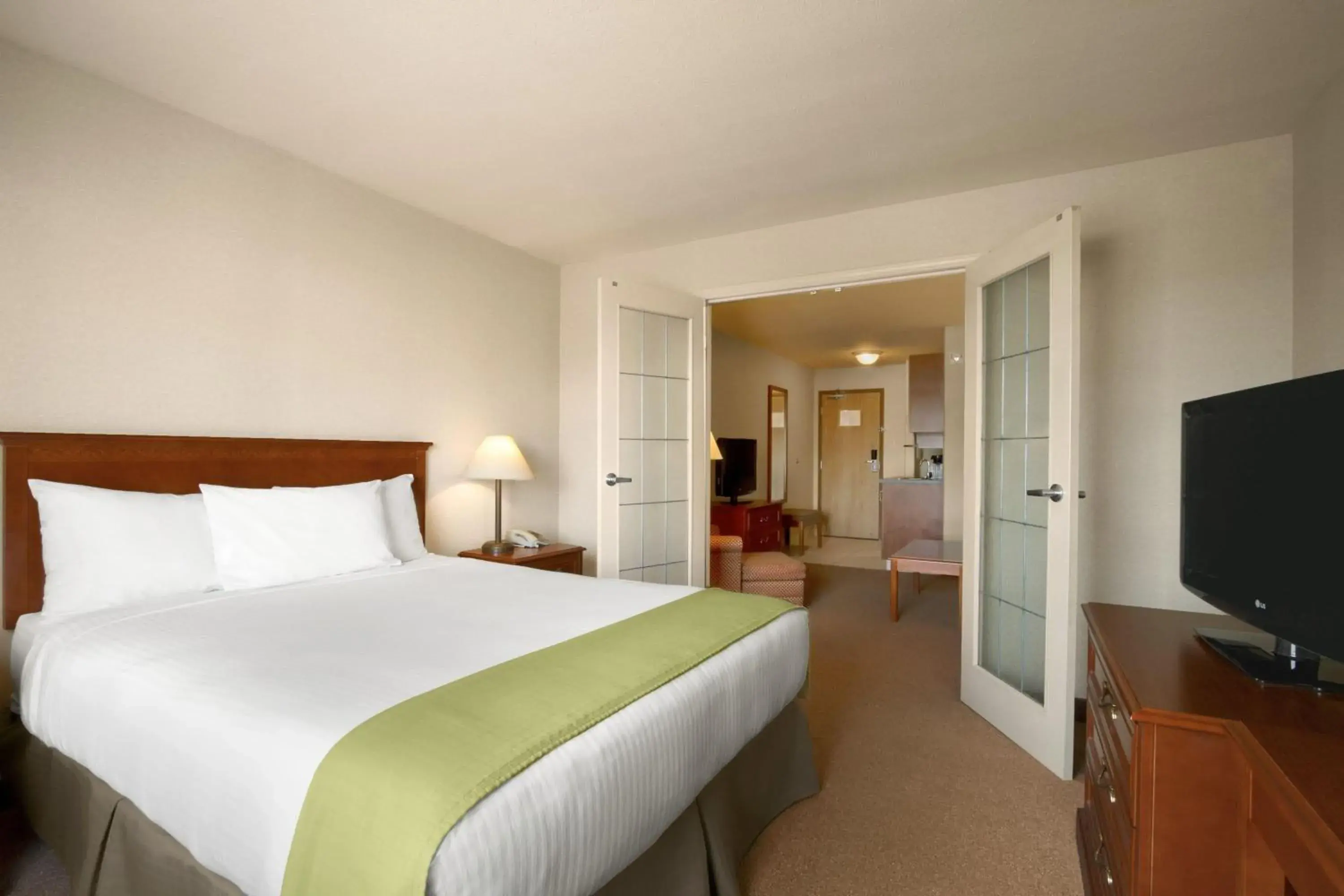 Photo of the whole room, Bed in Super 8 by Wyndham Fort St. John BC Photo of the whole room, Bed in Super 8 by Wyndham Fort St. John BC