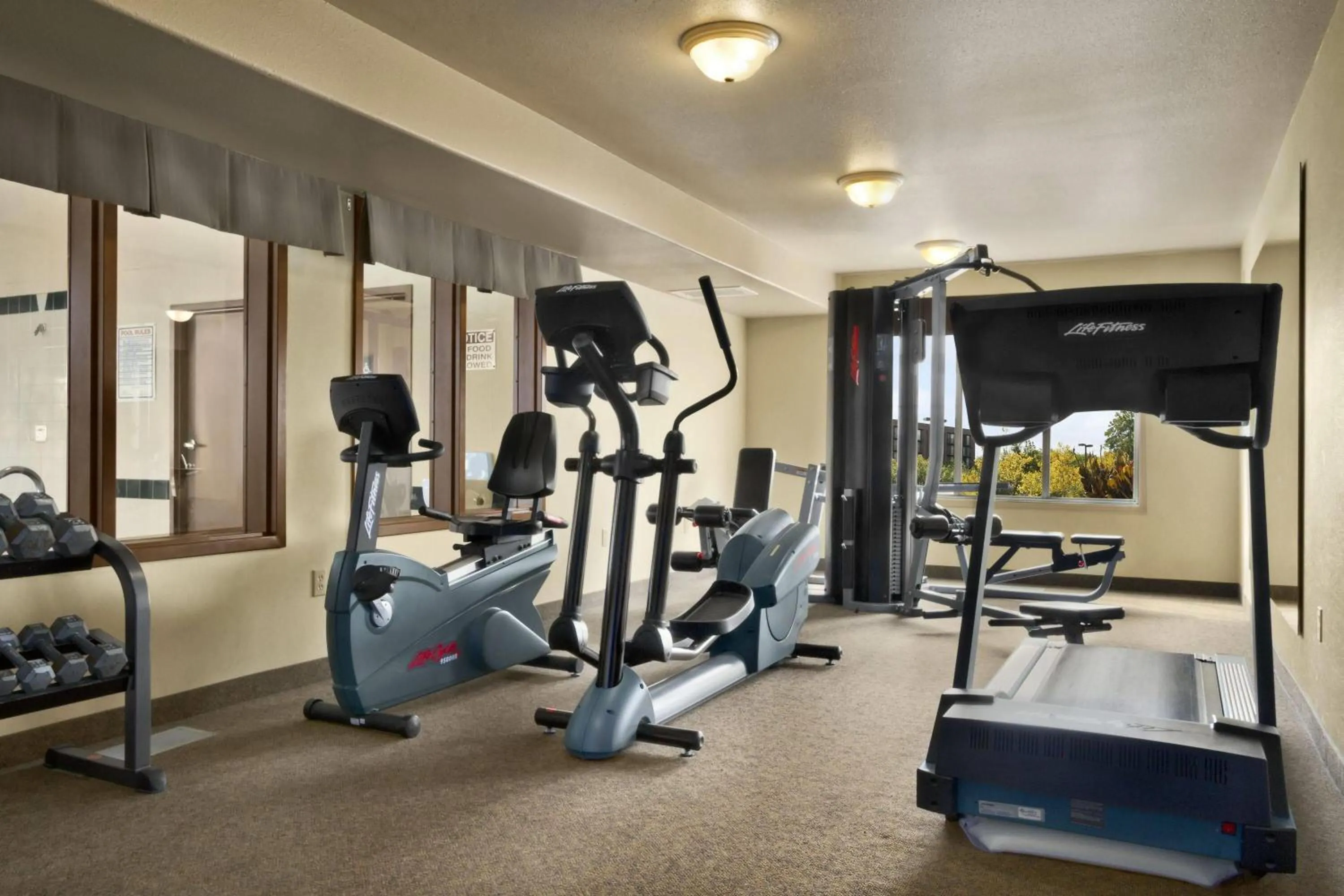 Fitness centre/facilities in Super 8 by Wyndham Fort St. John BC