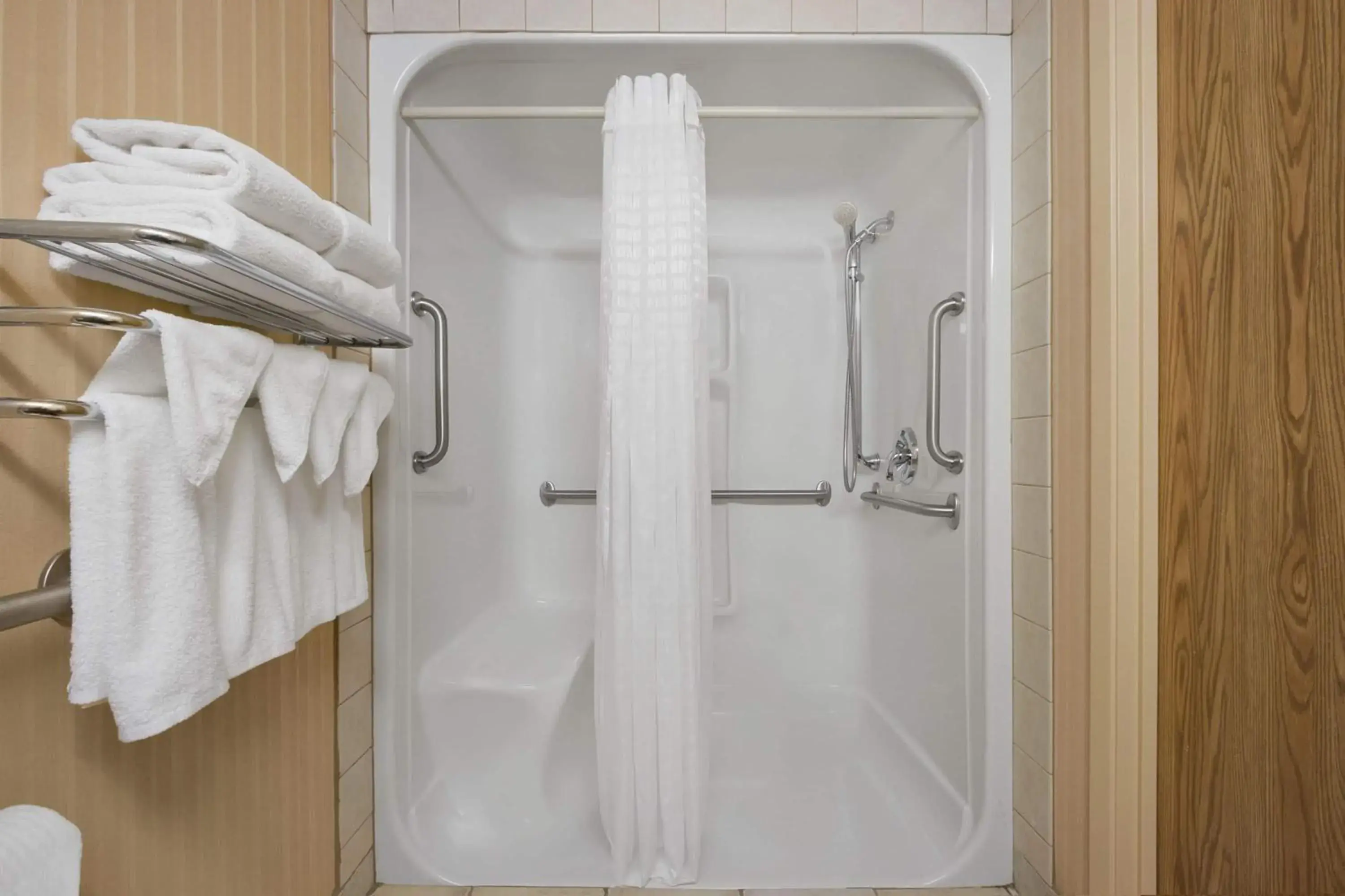 Photo of the whole room in Super 8 by Wyndham Fort St. John BC Photo of the whole room in Super 8 by Wyndham Fort St. John BC