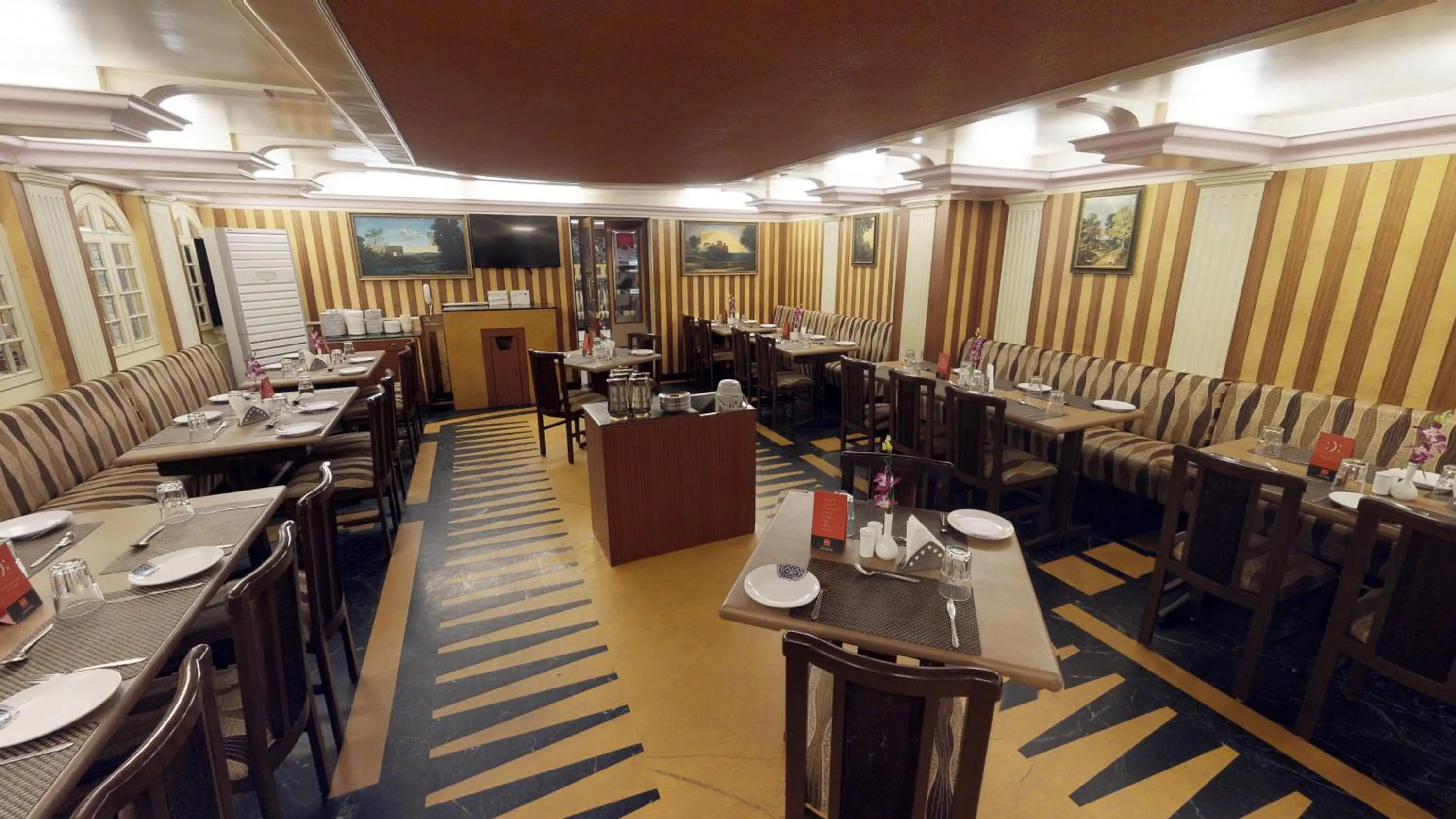 Restaurant/places to eat in Pai Viceroy