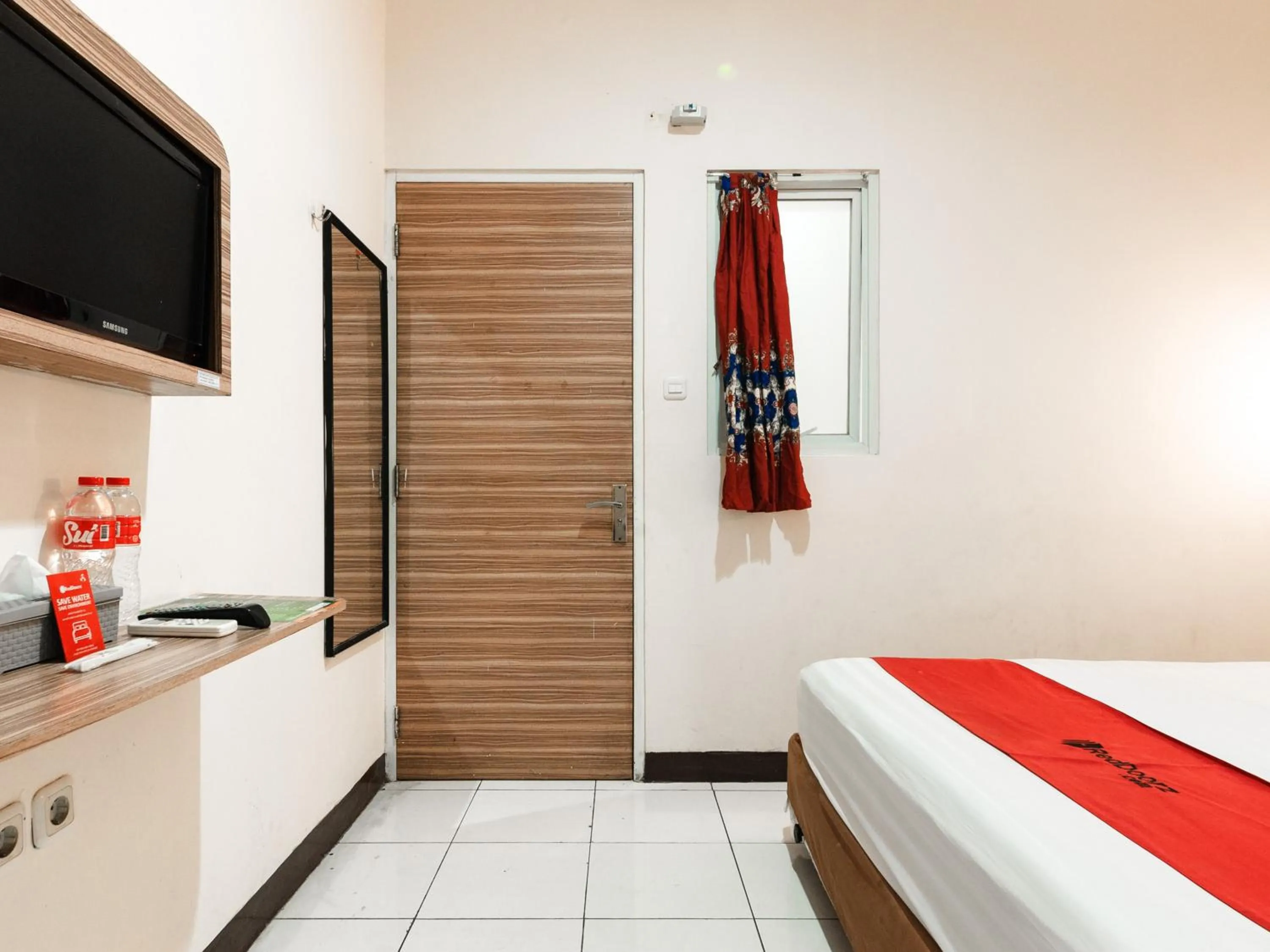 Bedroom, Bed in RedDoorz @ Pandu Raya Bogor