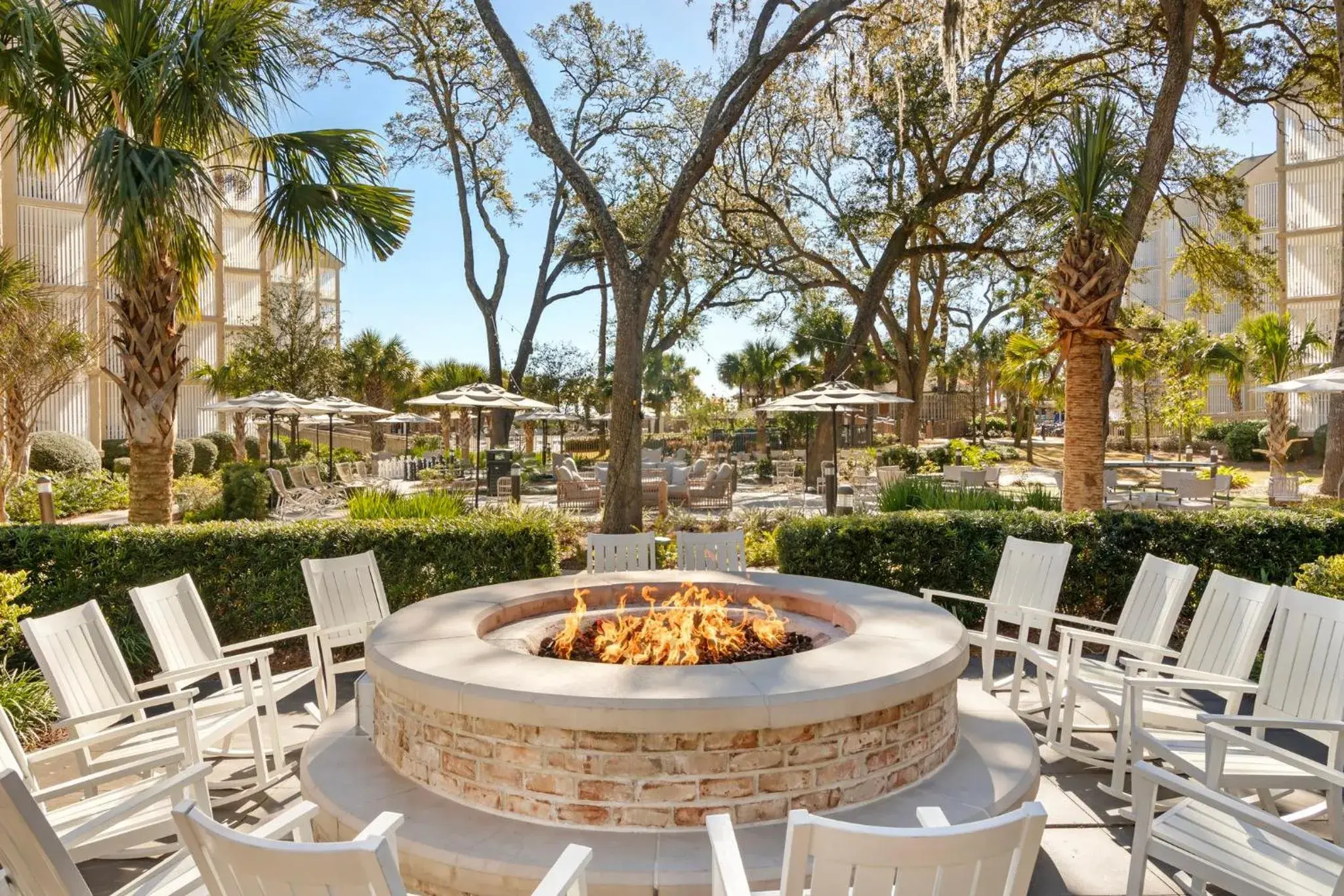 Inner courtyard view in Omni Hilton Head Oceanfront Resort Inner courtyard view in Omni Hilton Head Oceanfront Resort