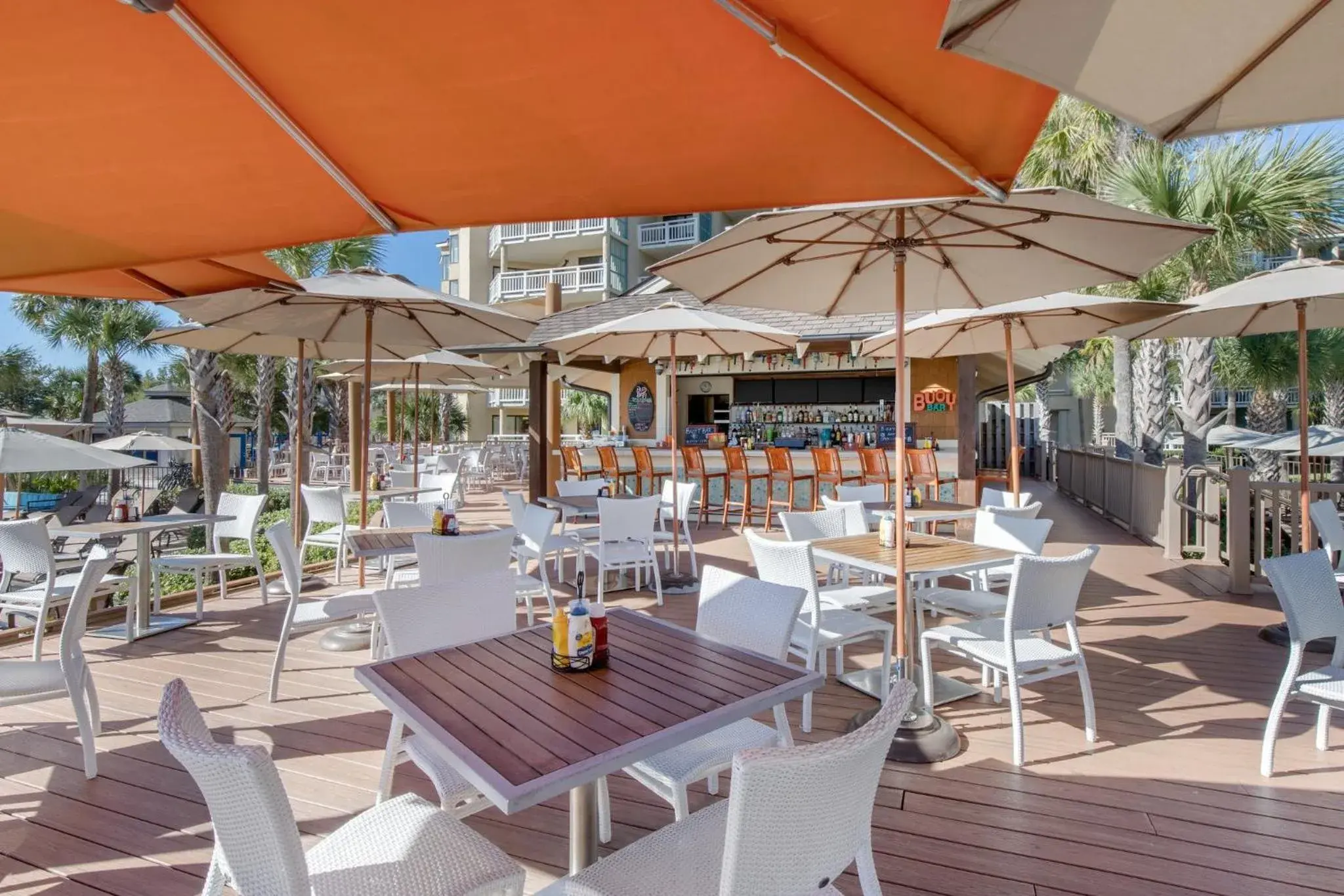 Lounge or bar in Omni Hilton Head Oceanfront Resort Lounge or bar in Omni Hilton Head Oceanfront Resort