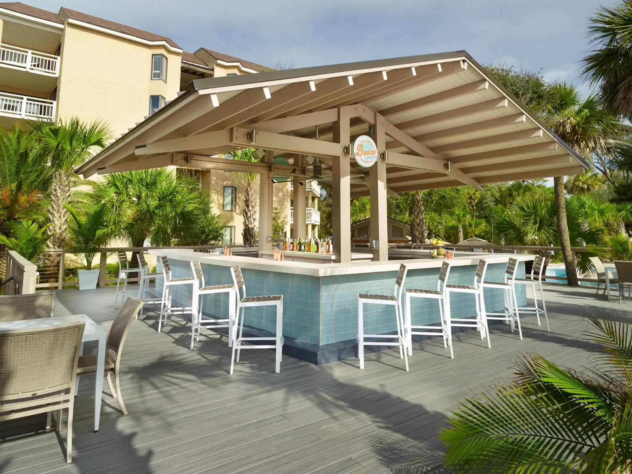 Lounge or bar in Omni Hilton Head Oceanfront Resort