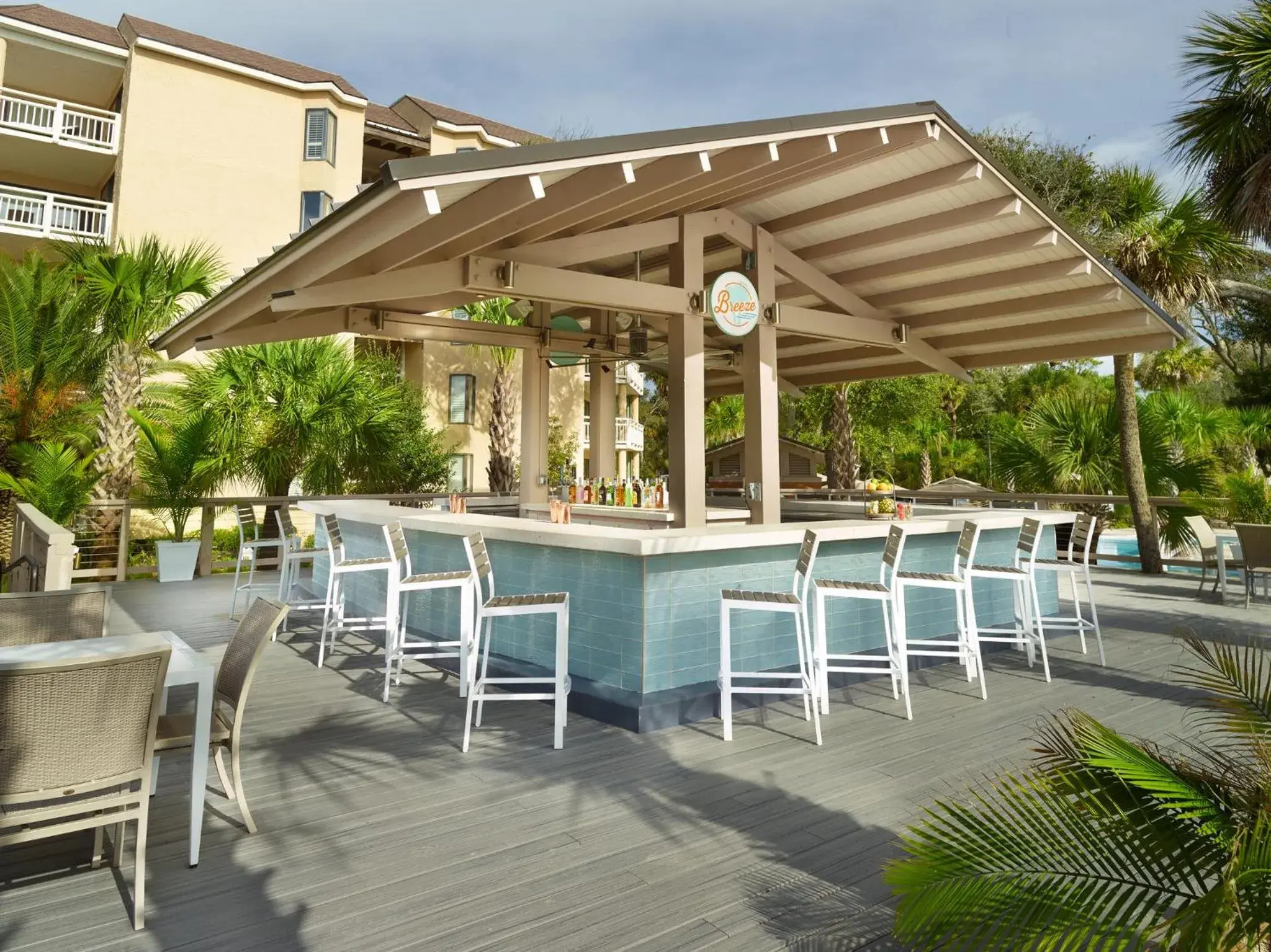 Lounge or bar in Omni Hilton Head Oceanfront Resort Lounge or bar in Omni Hilton Head Oceanfront Resort