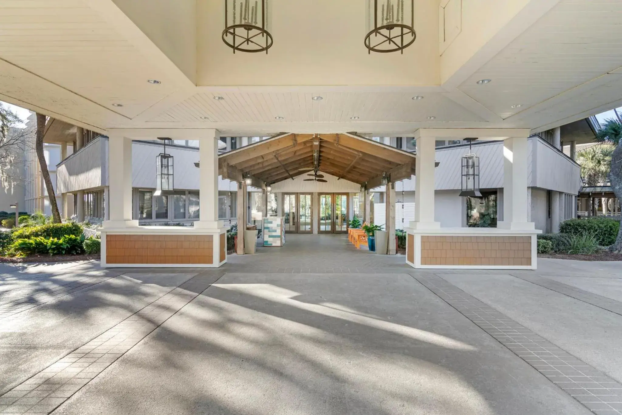 Facade/entrance in Omni Hilton Head Oceanfront Resort Facade/entrance in Omni Hilton Head Oceanfront Resort