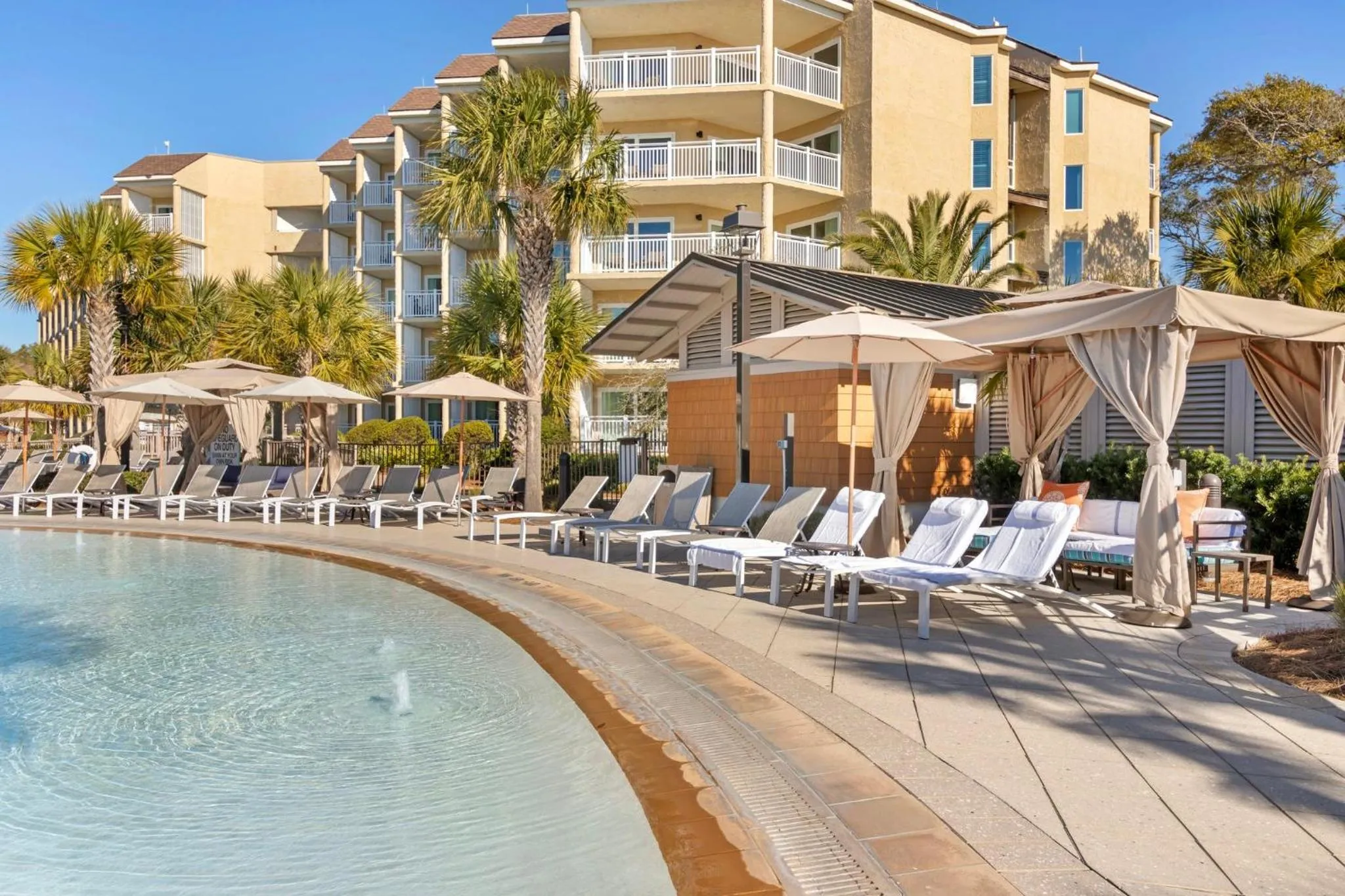 Swimming pool in Omni Hilton Head Oceanfront Resort