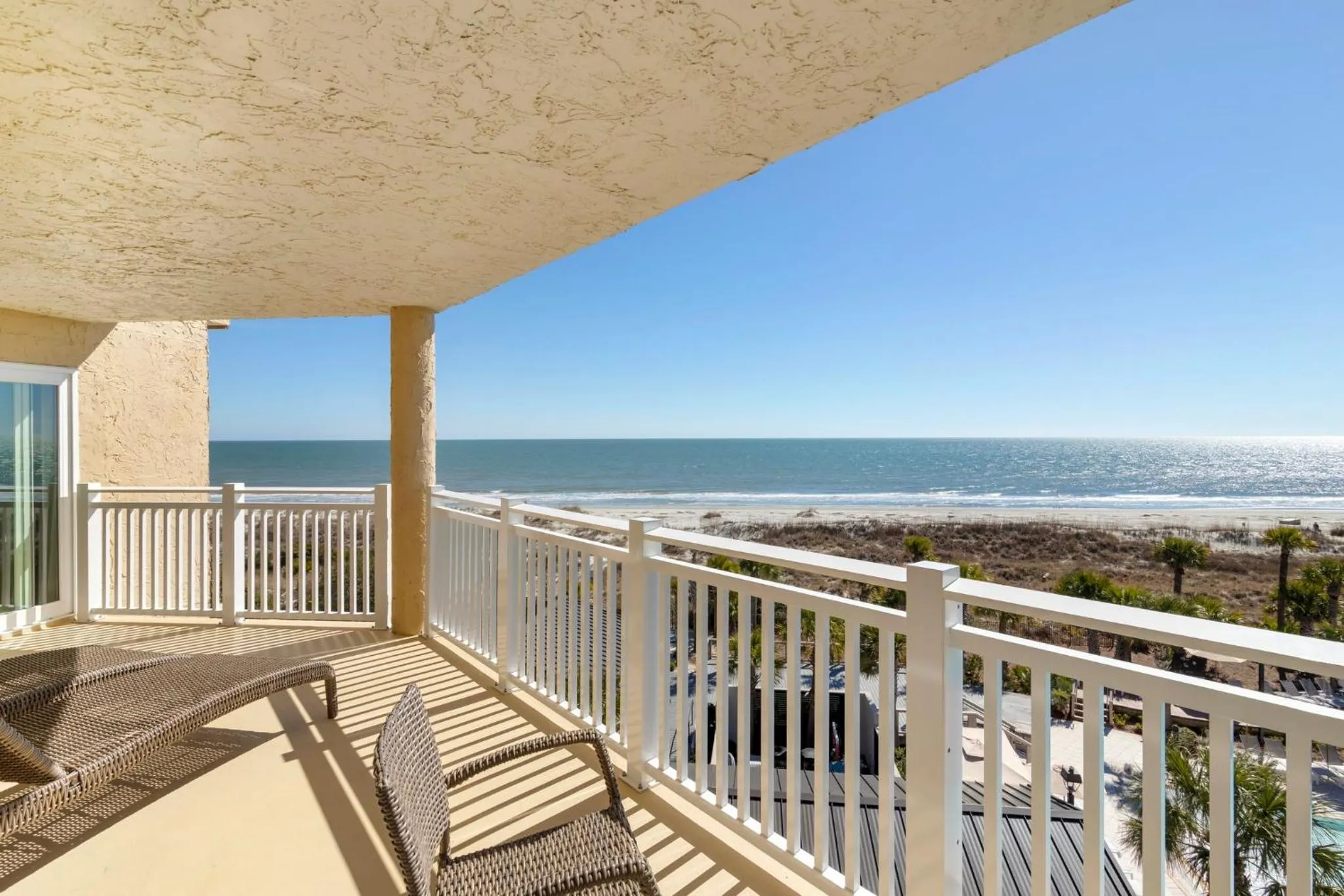 Property building in Omni Hilton Head Oceanfront Resort