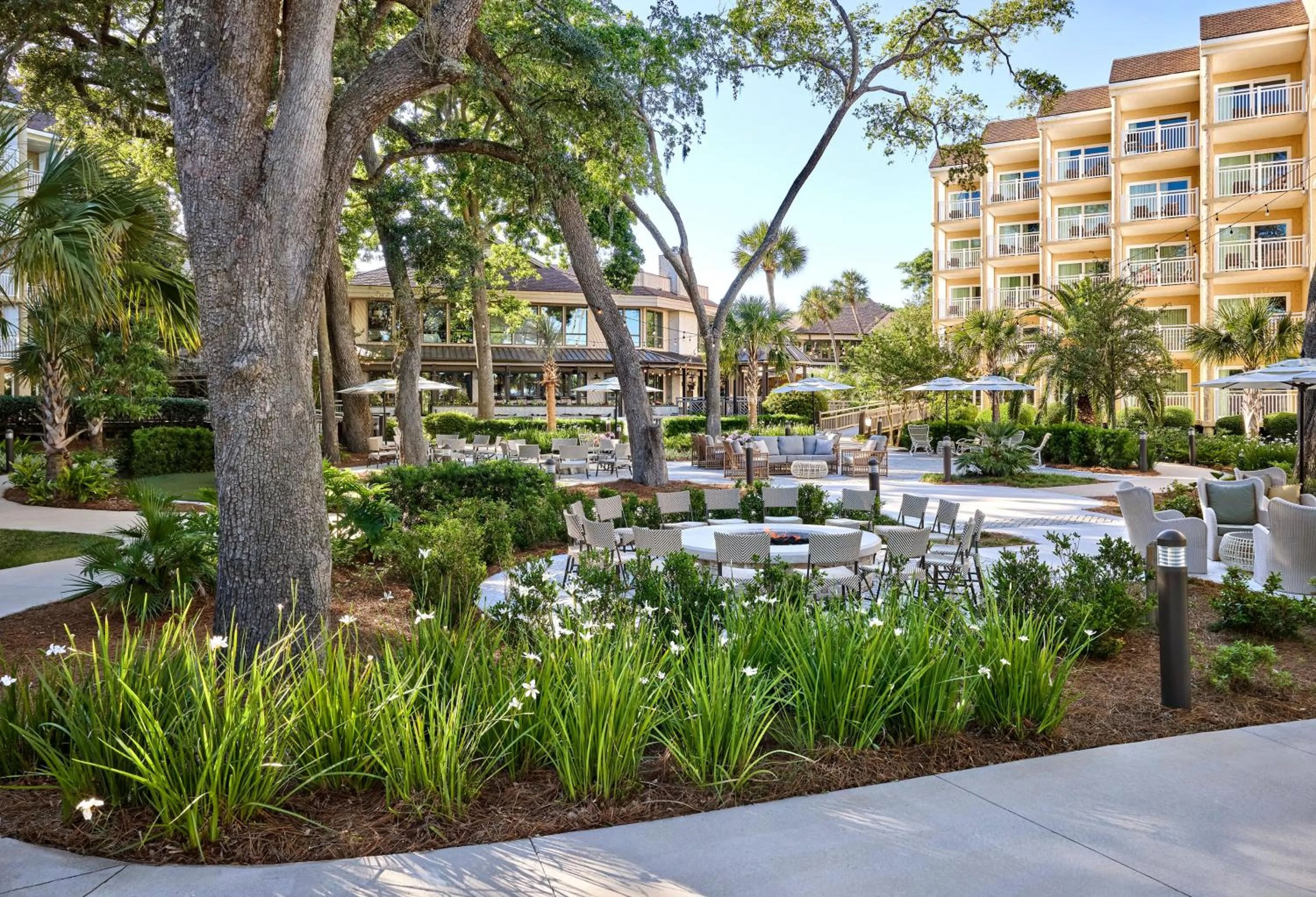 Inner courtyard view in Omni Hilton Head Oceanfront Resort
