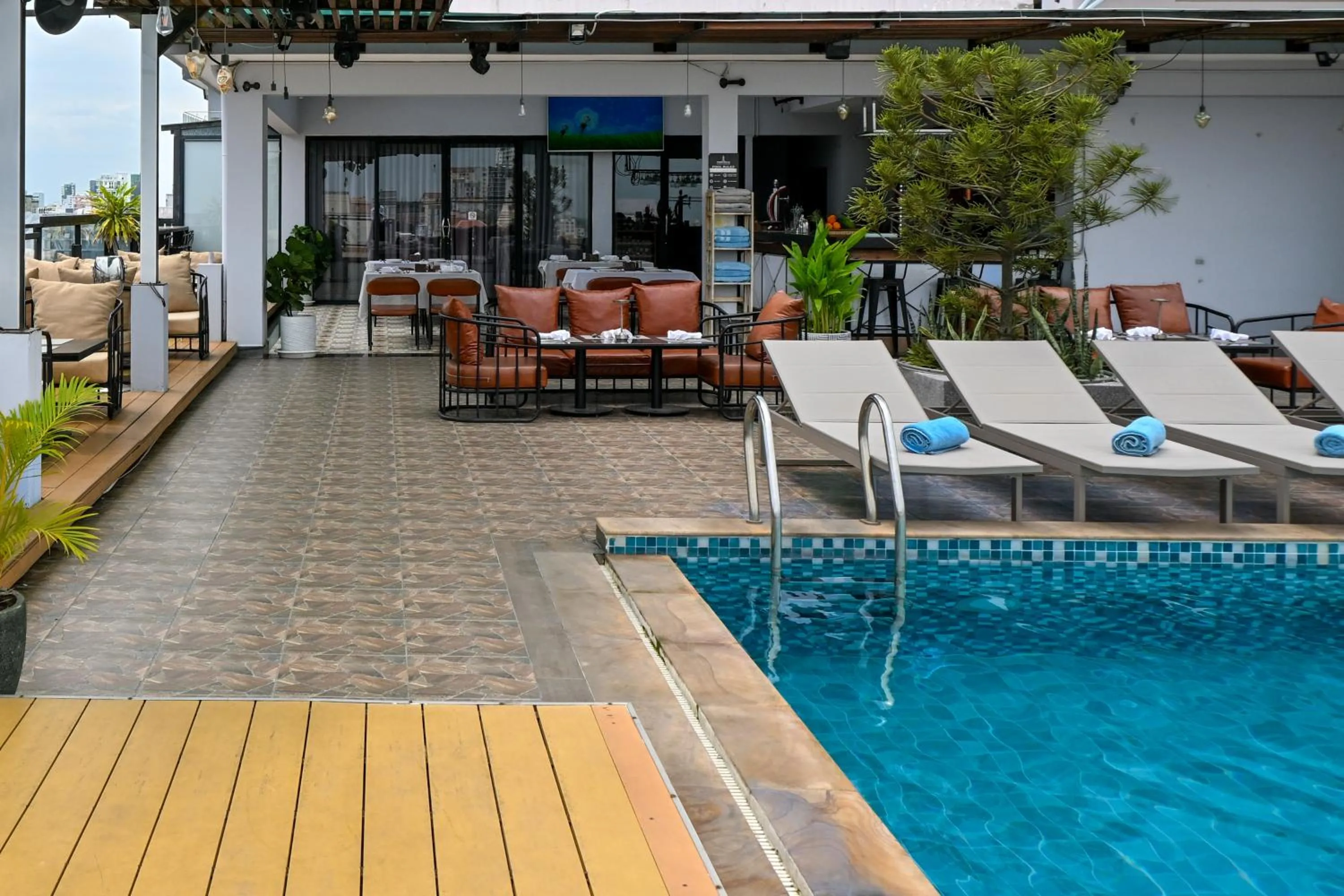 Swimming pool in Phnom Penh 51 Hotel & Residences