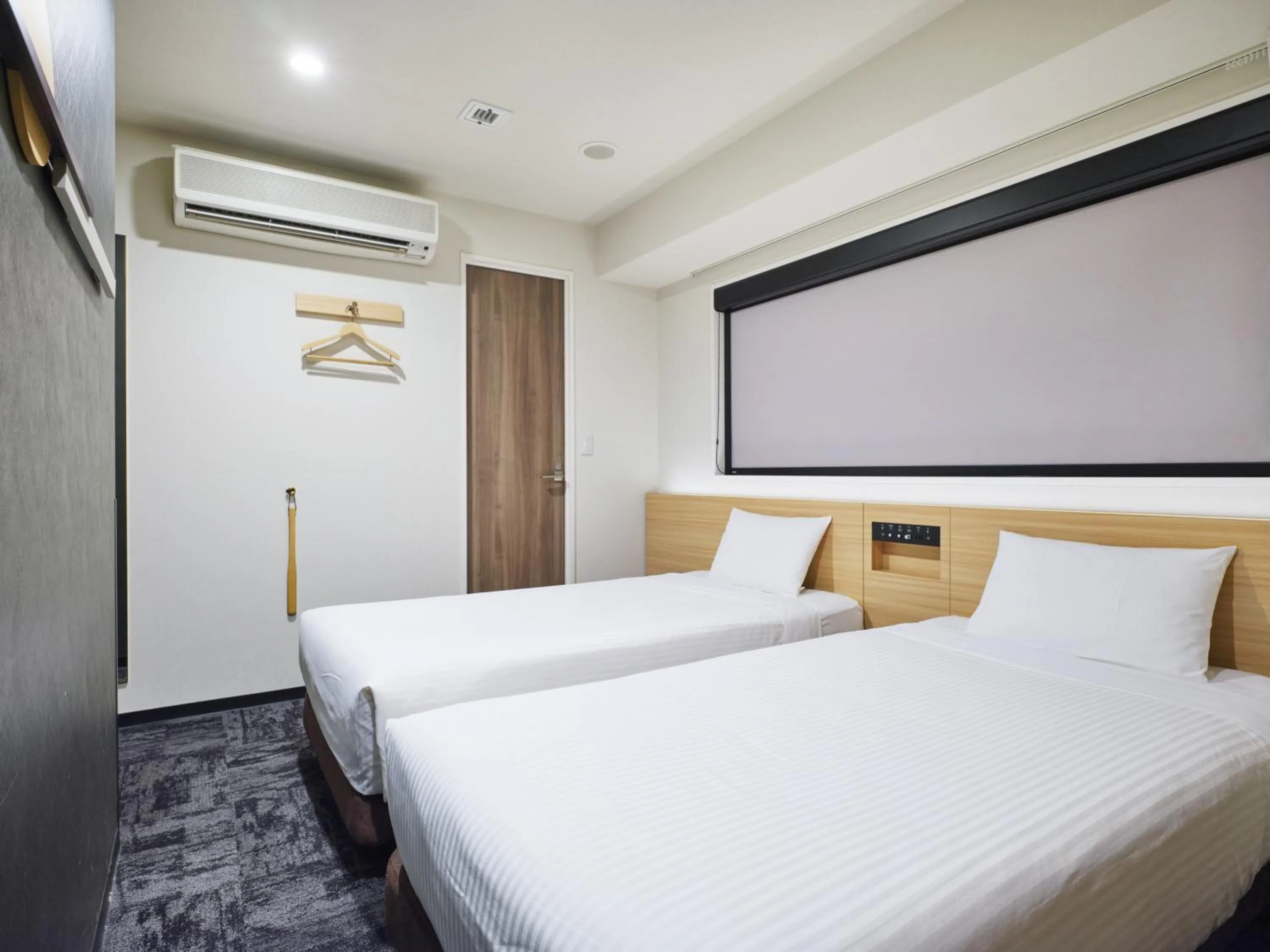 Bed in hotel MONday Tokyo Nishikasai