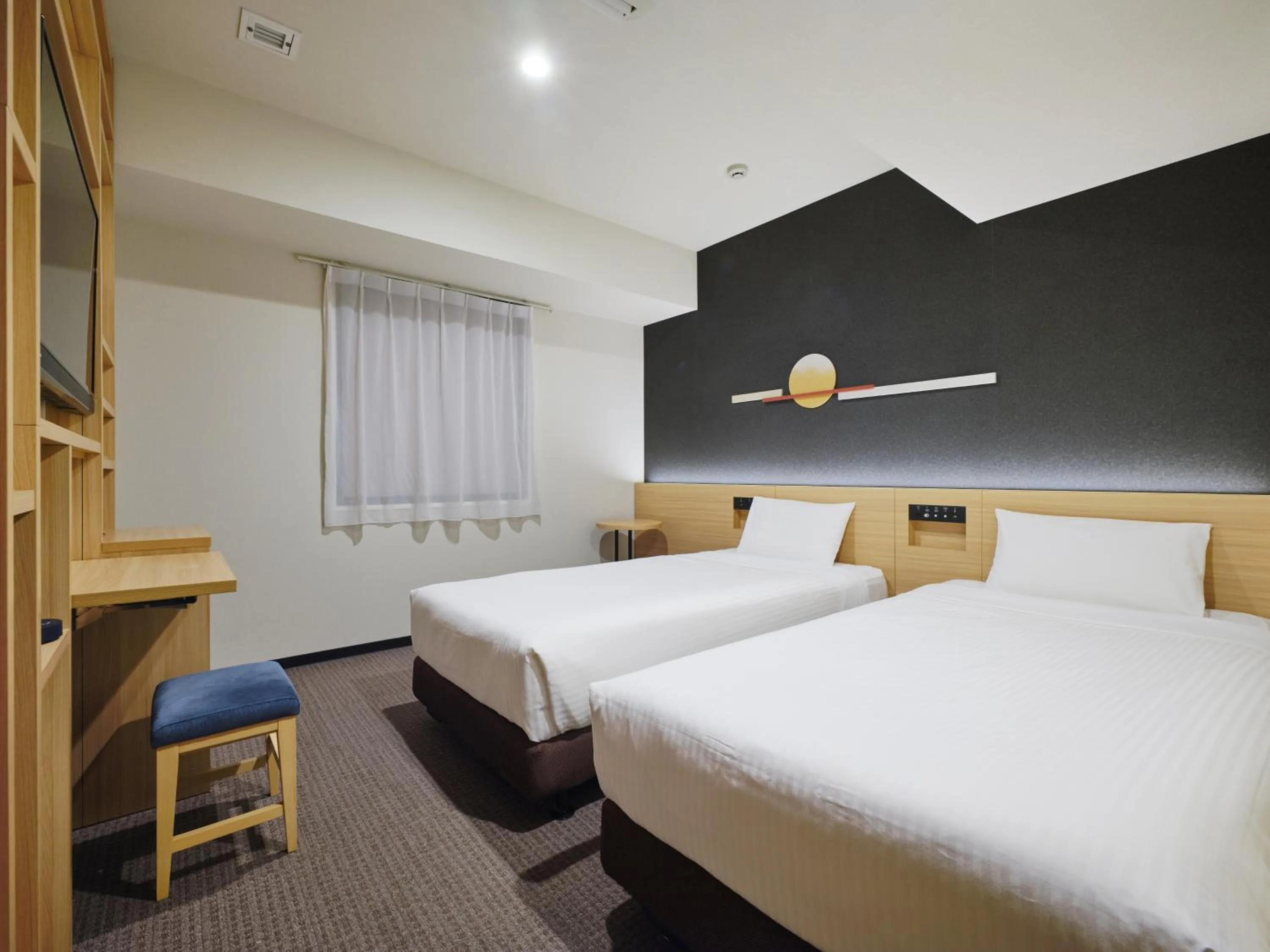 Bed in hotel MONday Tokyo Nishikasai