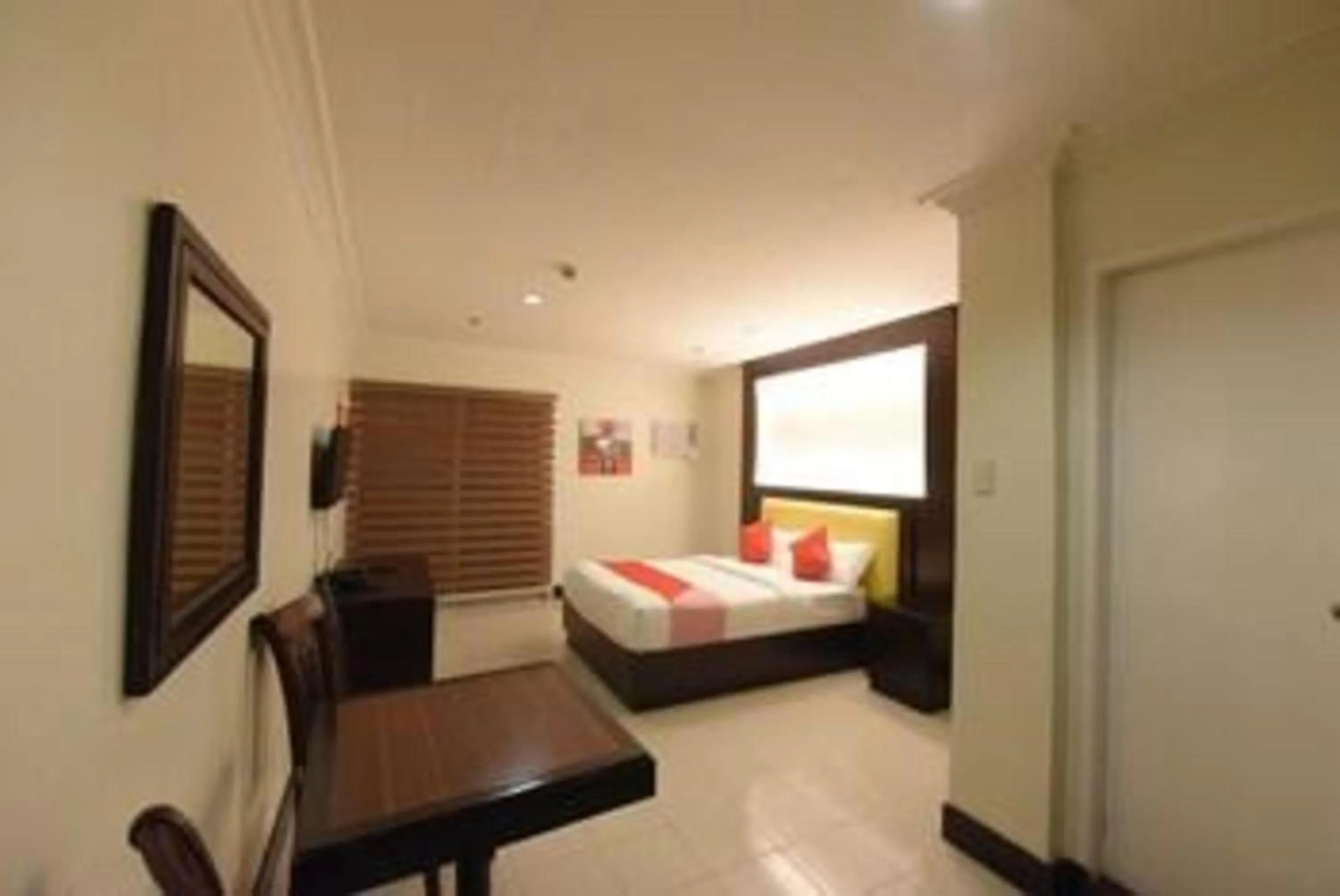 Photo of the whole room in OYO 115 Northridge Mansions